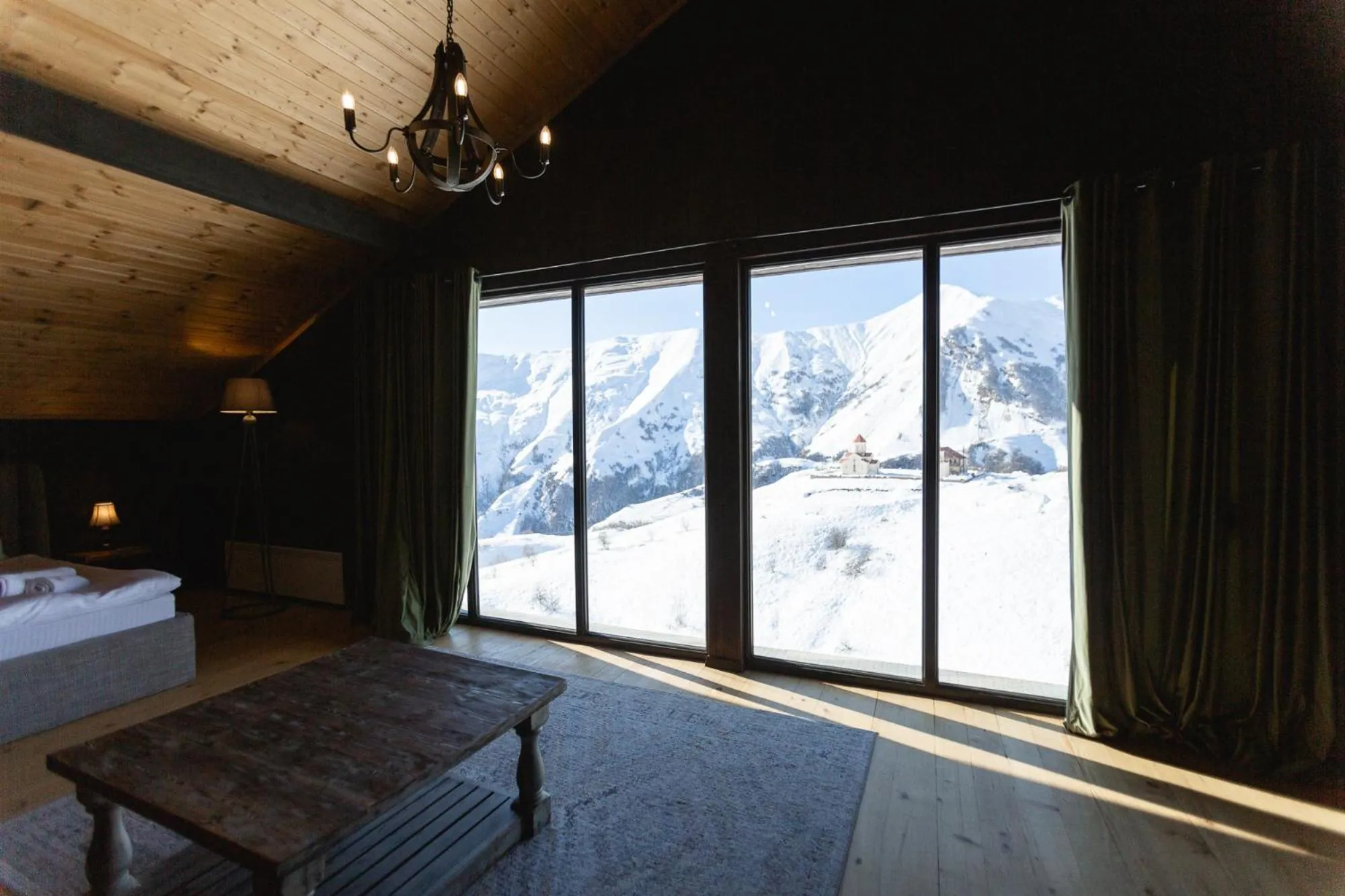 Natural landscape, Bed in Hotel Roshe Gudauri