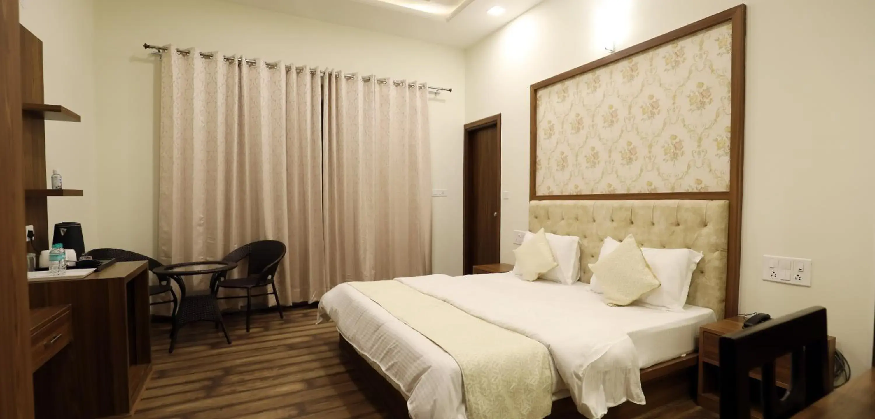 Bed in Hotel Le Halcyon Kasauli Bed in Hotel Le Halcyon Kasauli