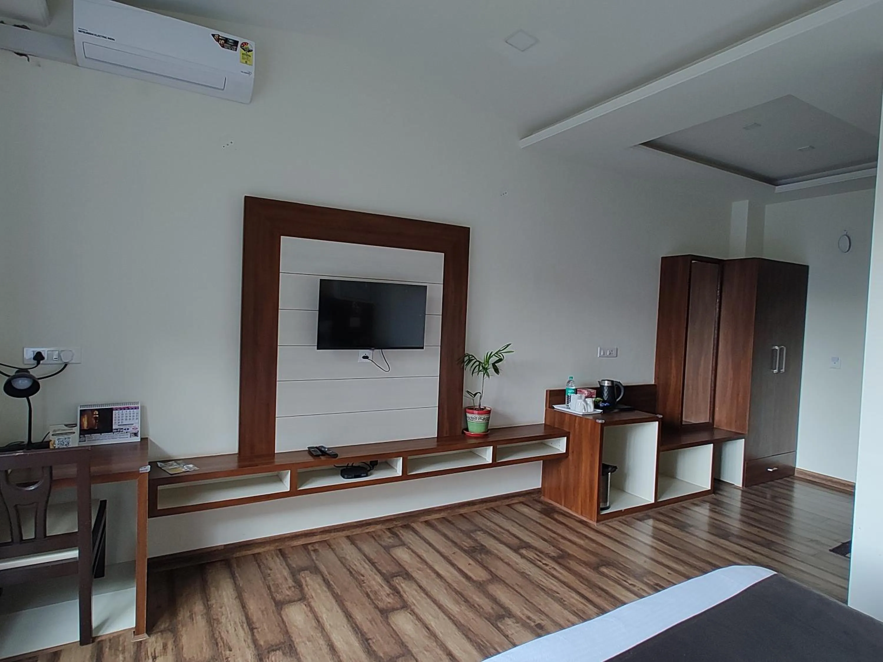 Photo of the whole room in Hotel Le Halcyon Kasauli