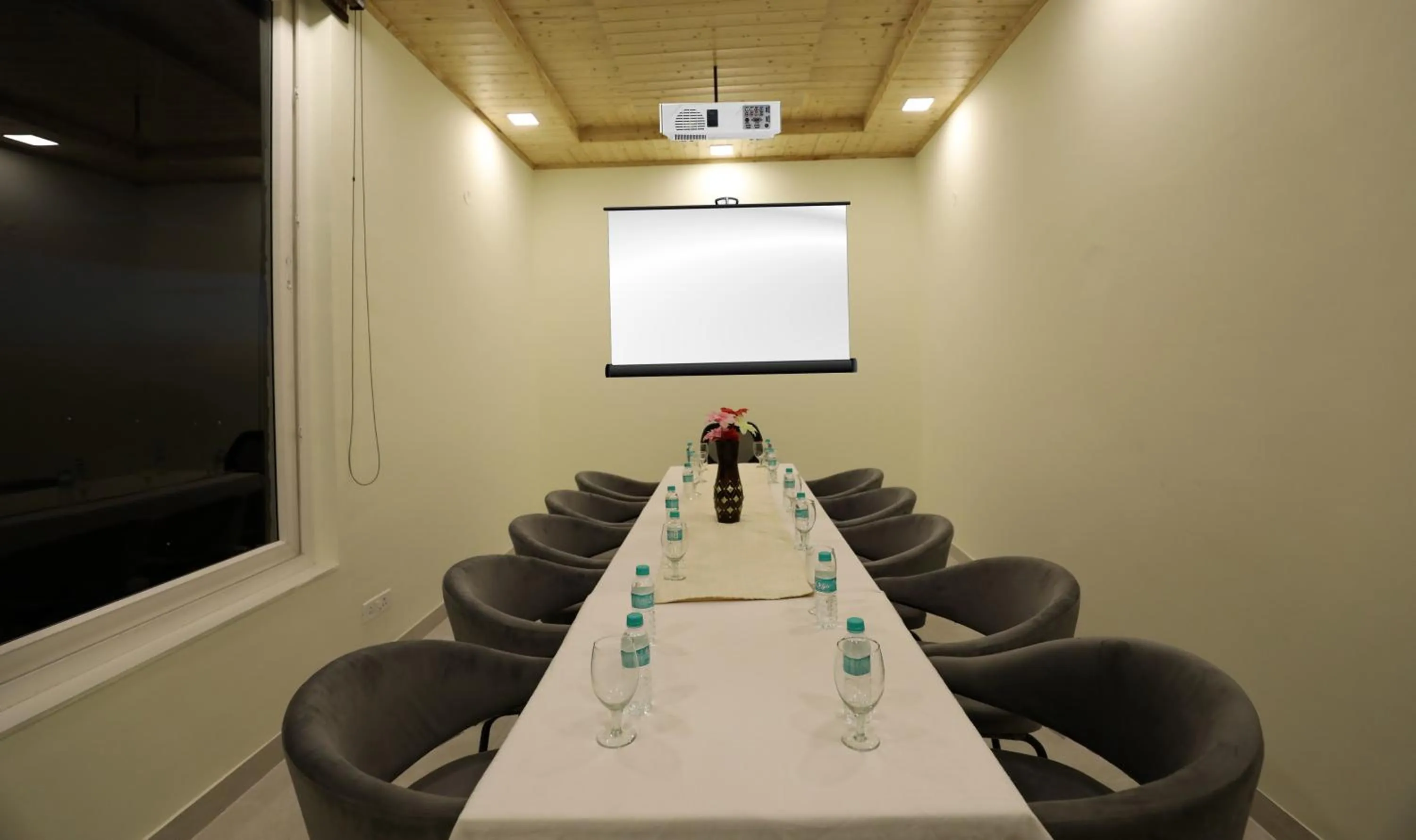 Business facilities in Hotel Le Halcyon Kasauli