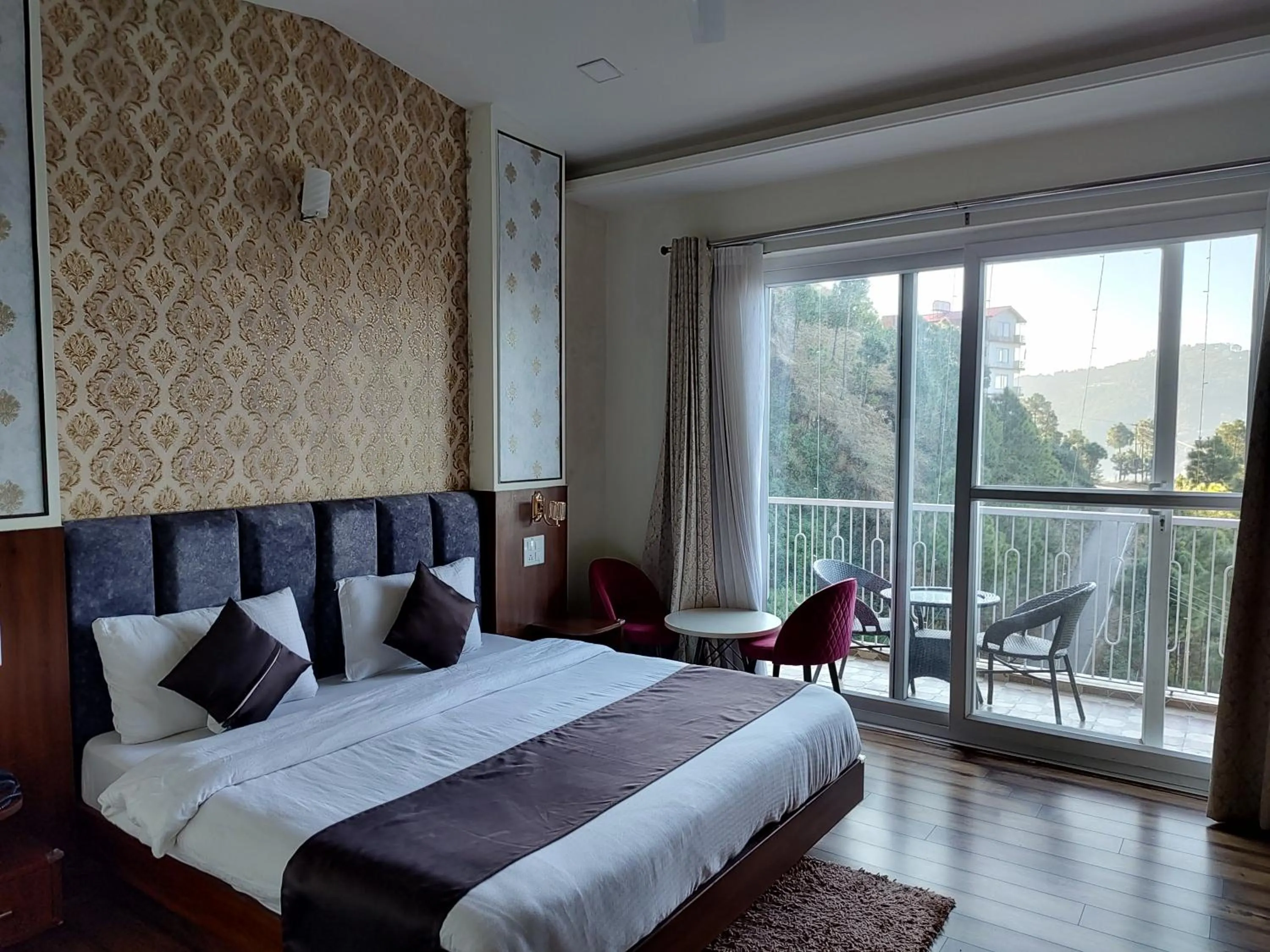 Bed in Hotel Le Halcyon Kasauli