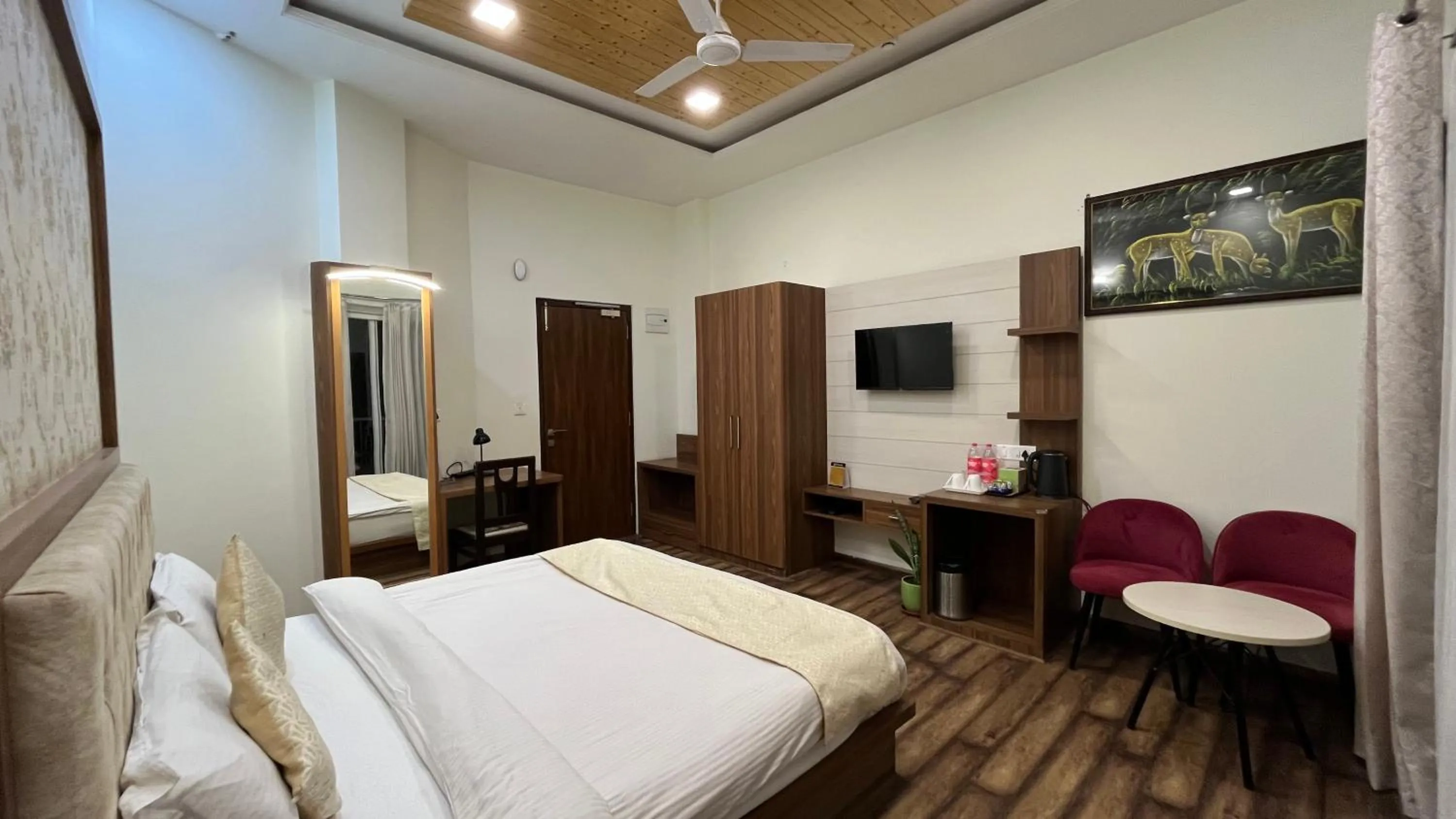 Bed in Hotel Le Halcyon Kasauli