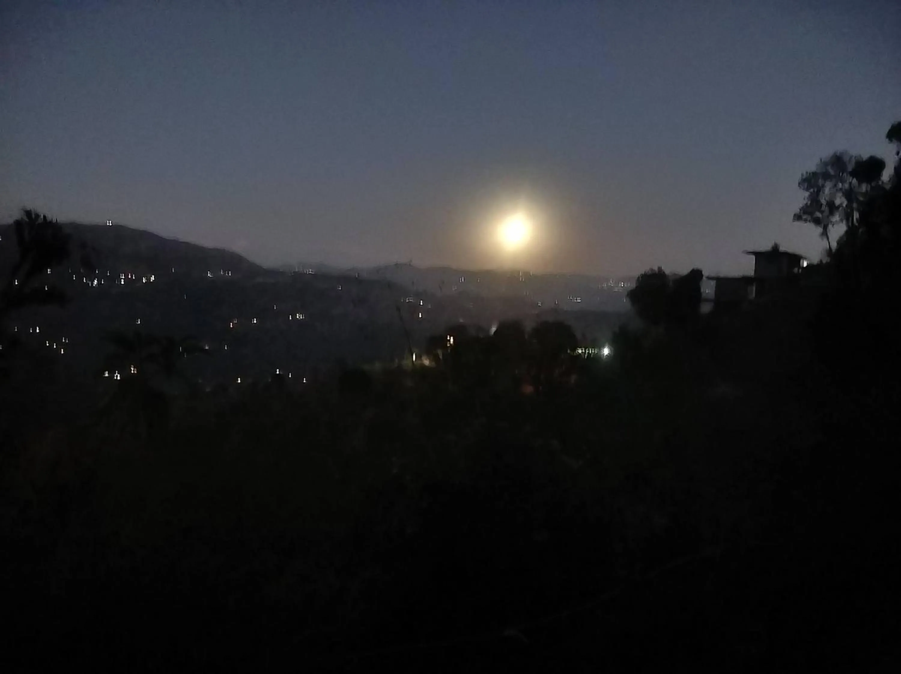 Night in Hotel Le Halcyon Kasauli