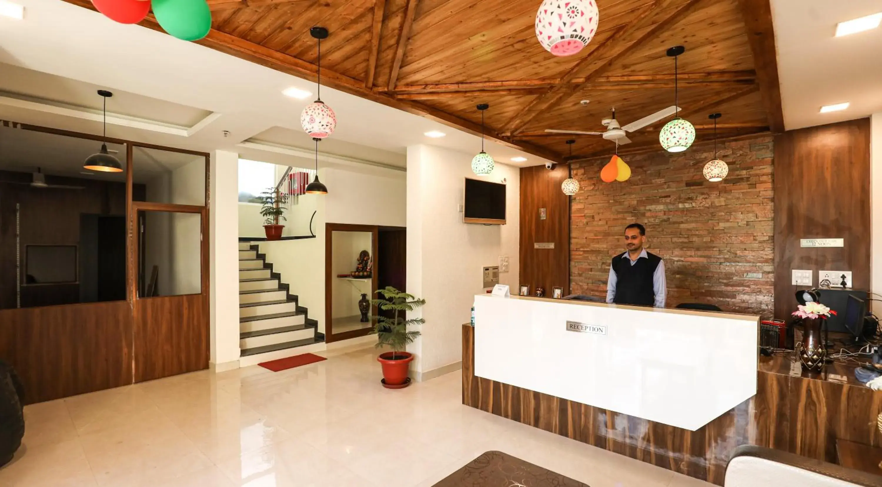 Lobby or reception in Hotel Le Halcyon Kasauli Lobby or reception in Hotel Le Halcyon Kasauli