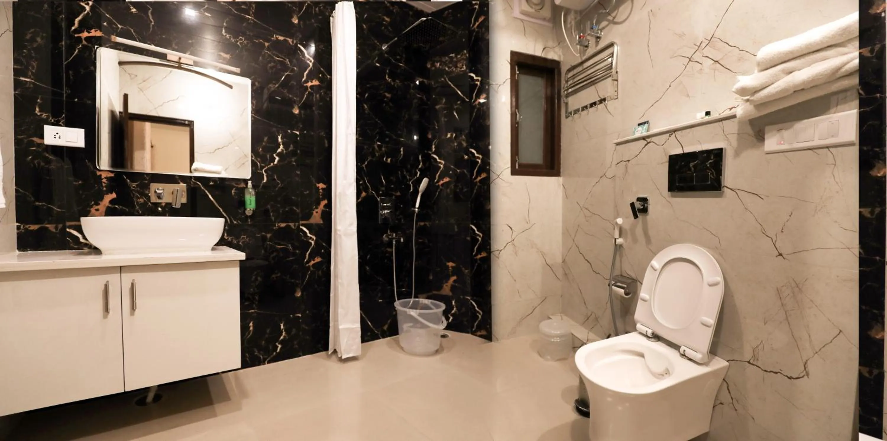 Bathroom in Hotel Le Halcyon Kasauli