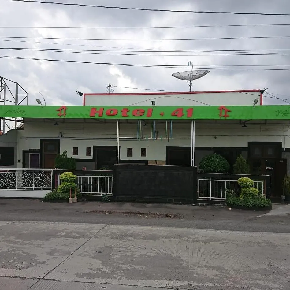 Facade/entrance in Hotel 41 Maribaya