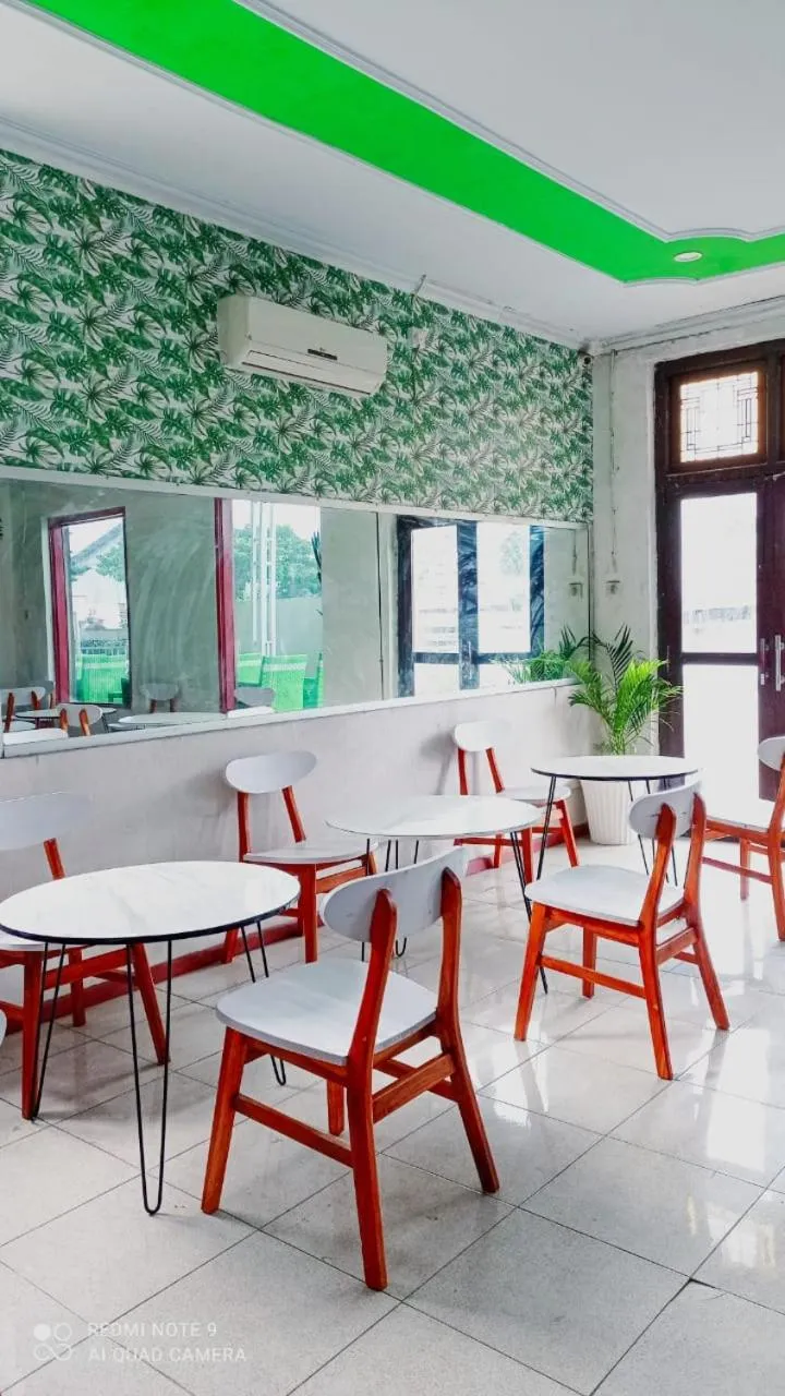 Restaurant/places to eat in Hotel 41 Maribaya