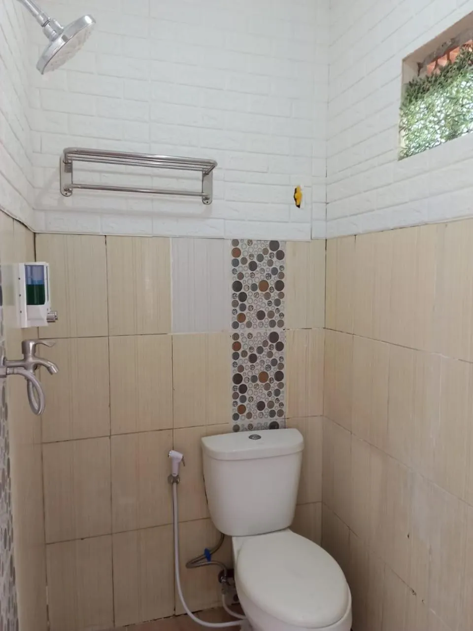 Toilet in Hotel 41 Maribaya