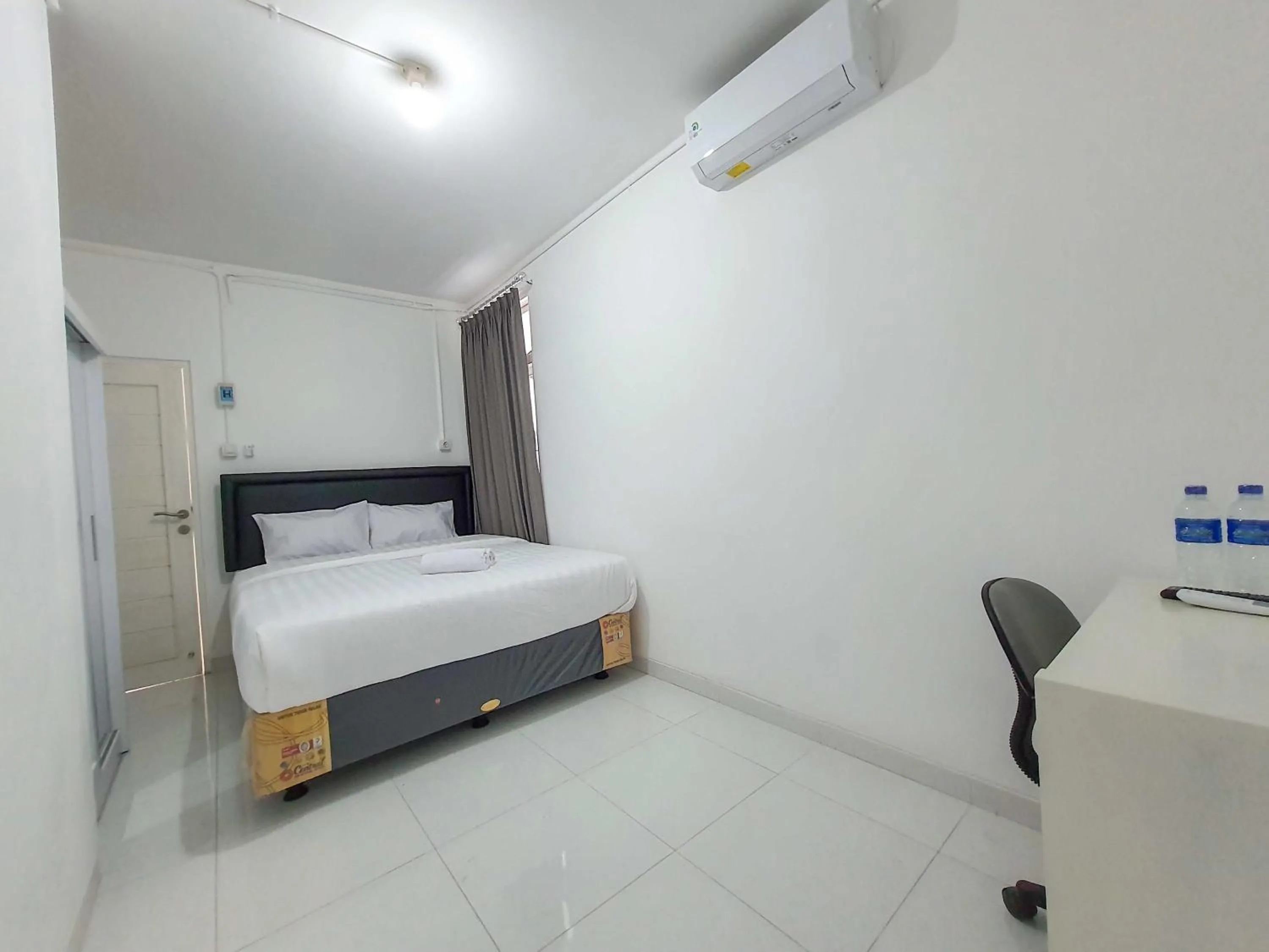 Bedroom, Bed in RedDoorz Syariah at Jalan Godean