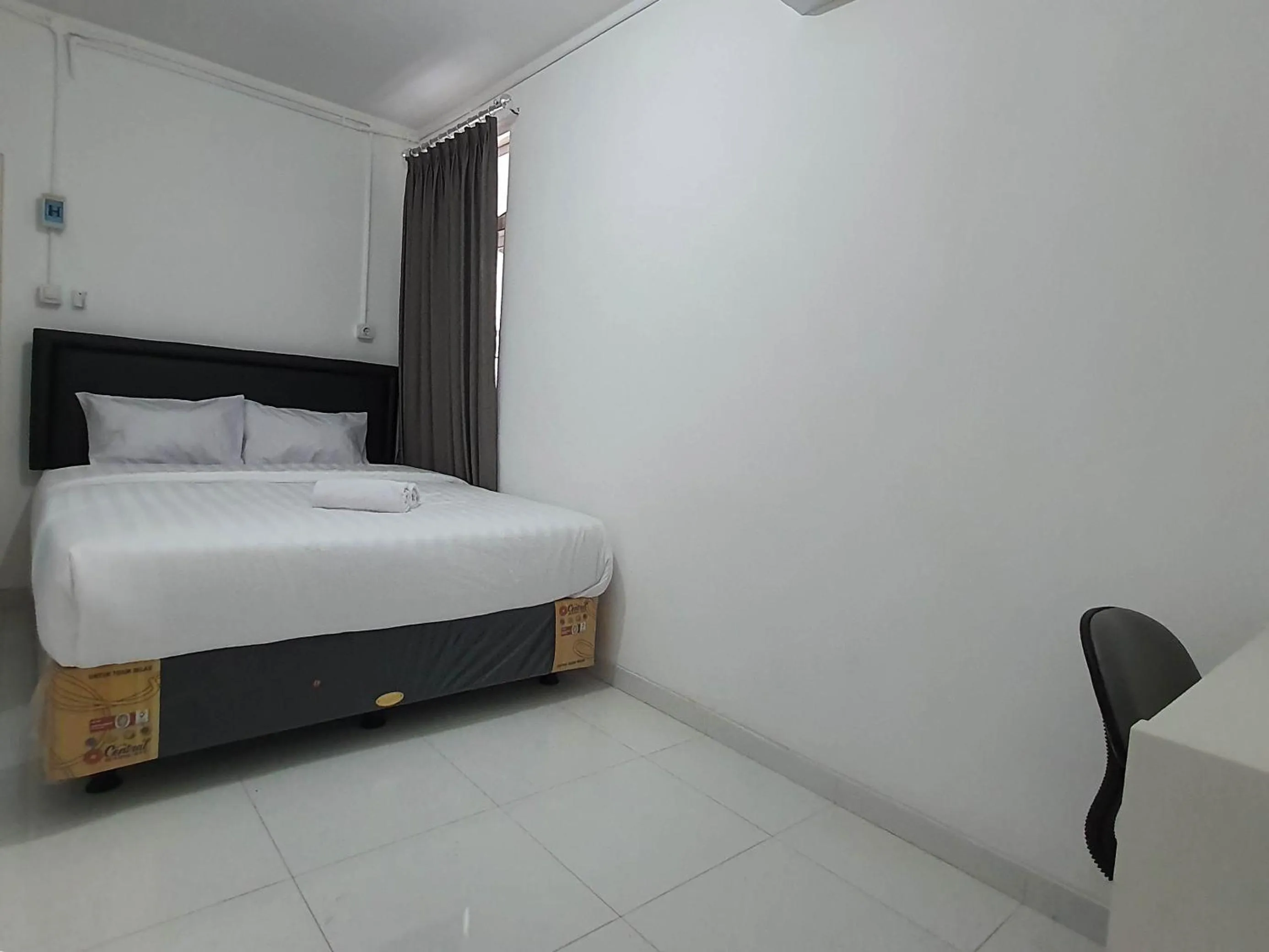 Bedroom, Bed in RedDoorz Syariah at Jalan Godean