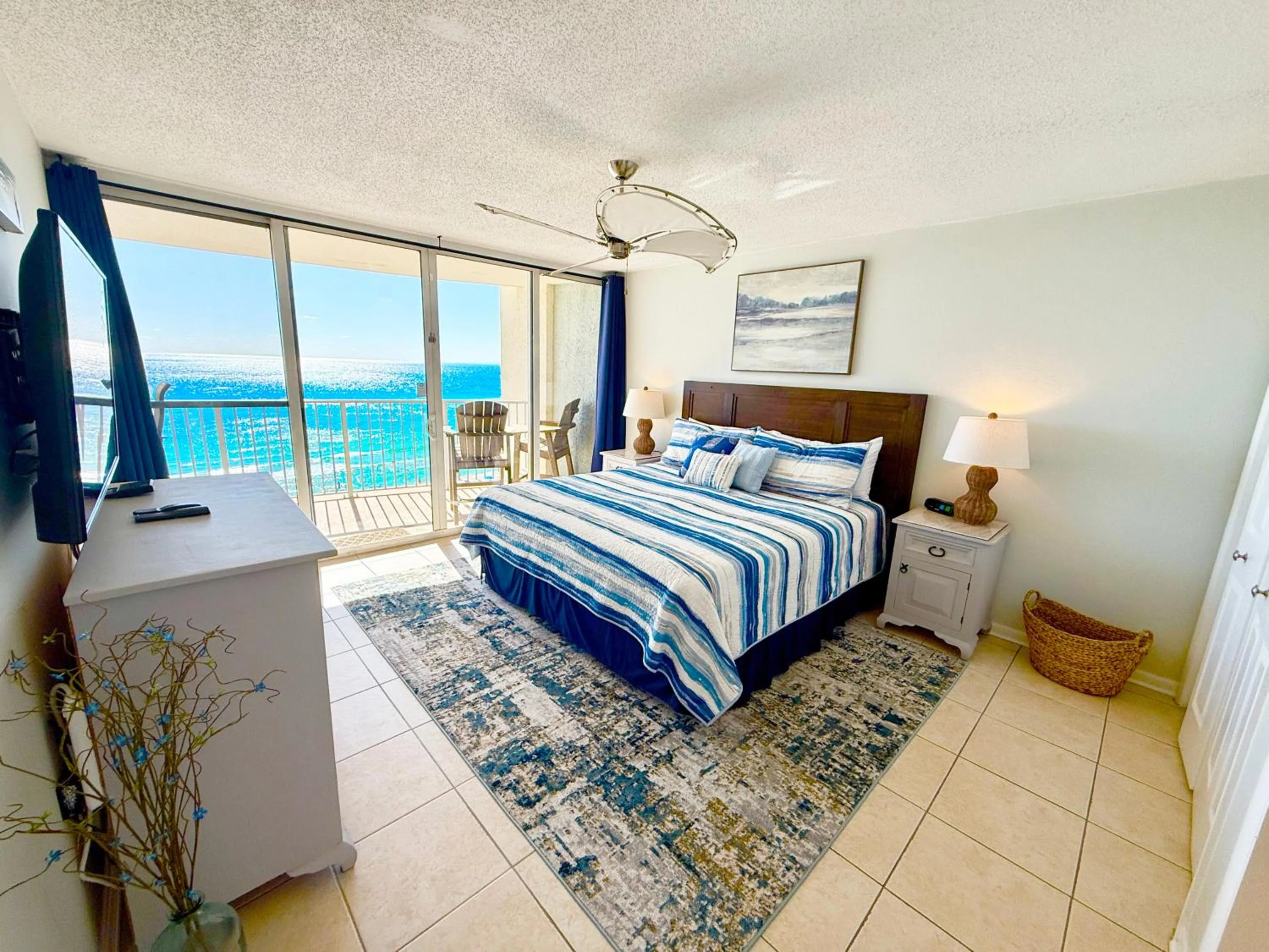 Bed in Emerald Bay Escape