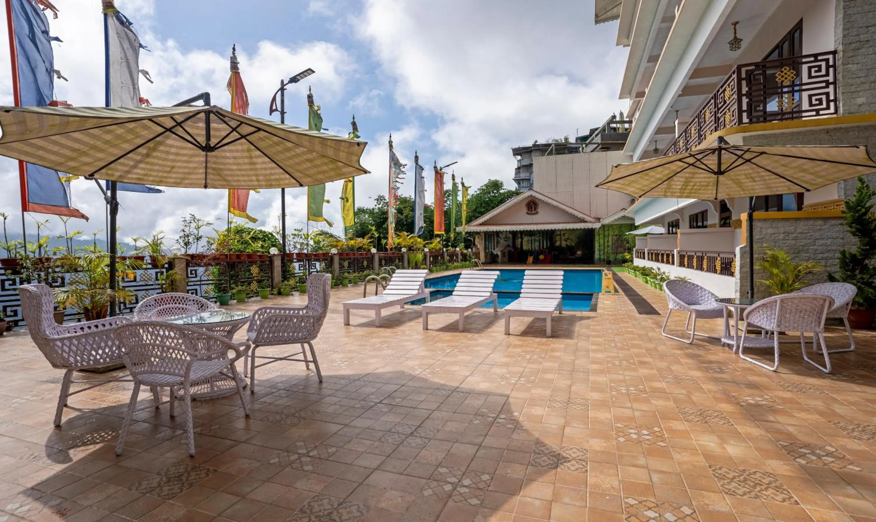 Swimming pool in Tempo Heritage Resort & Spa