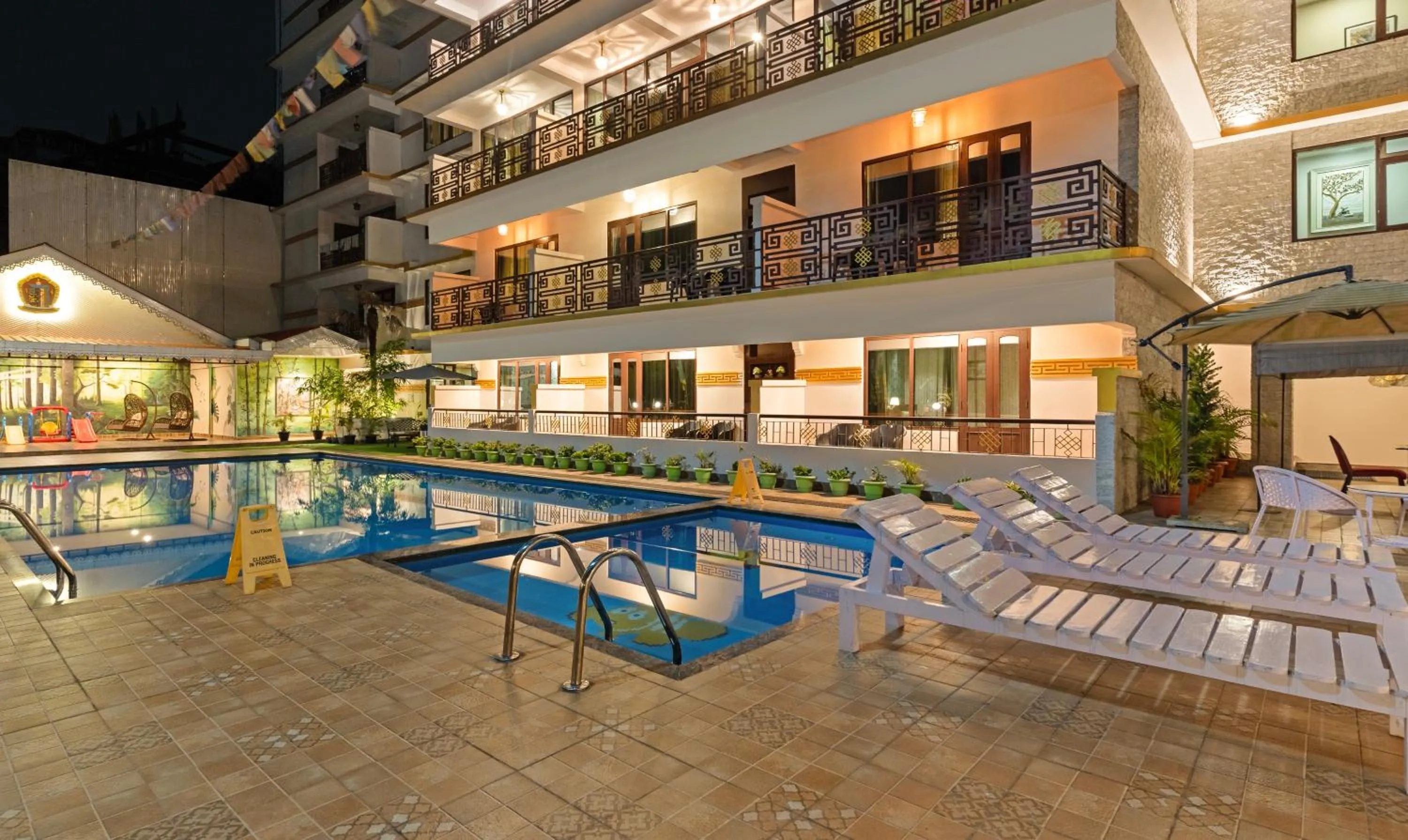 Swimming pool in Tempo Heritage Resort & Spa