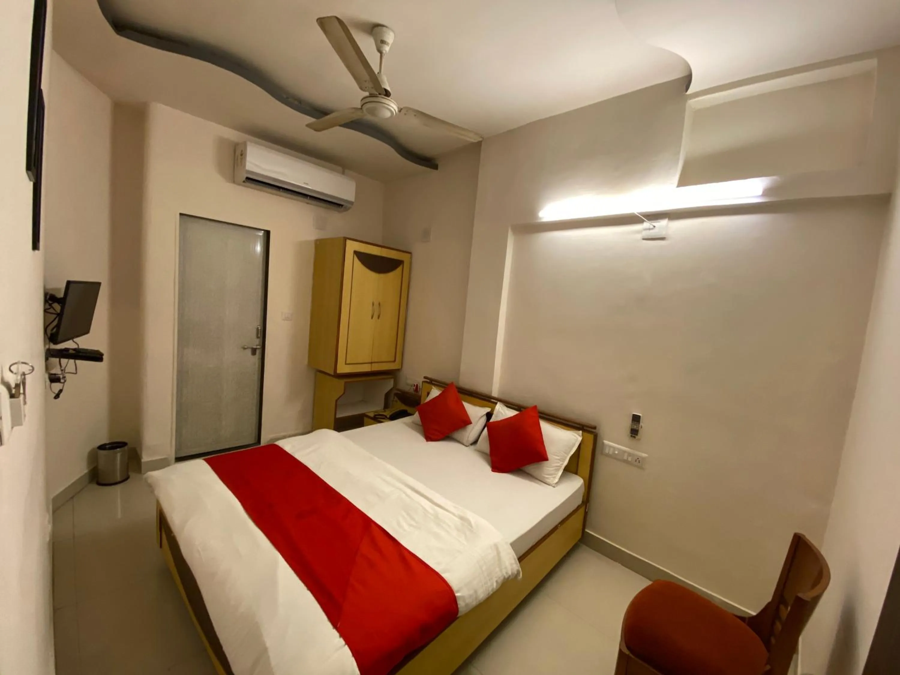 Photo of the whole room, Bed in Hotel Riverfront