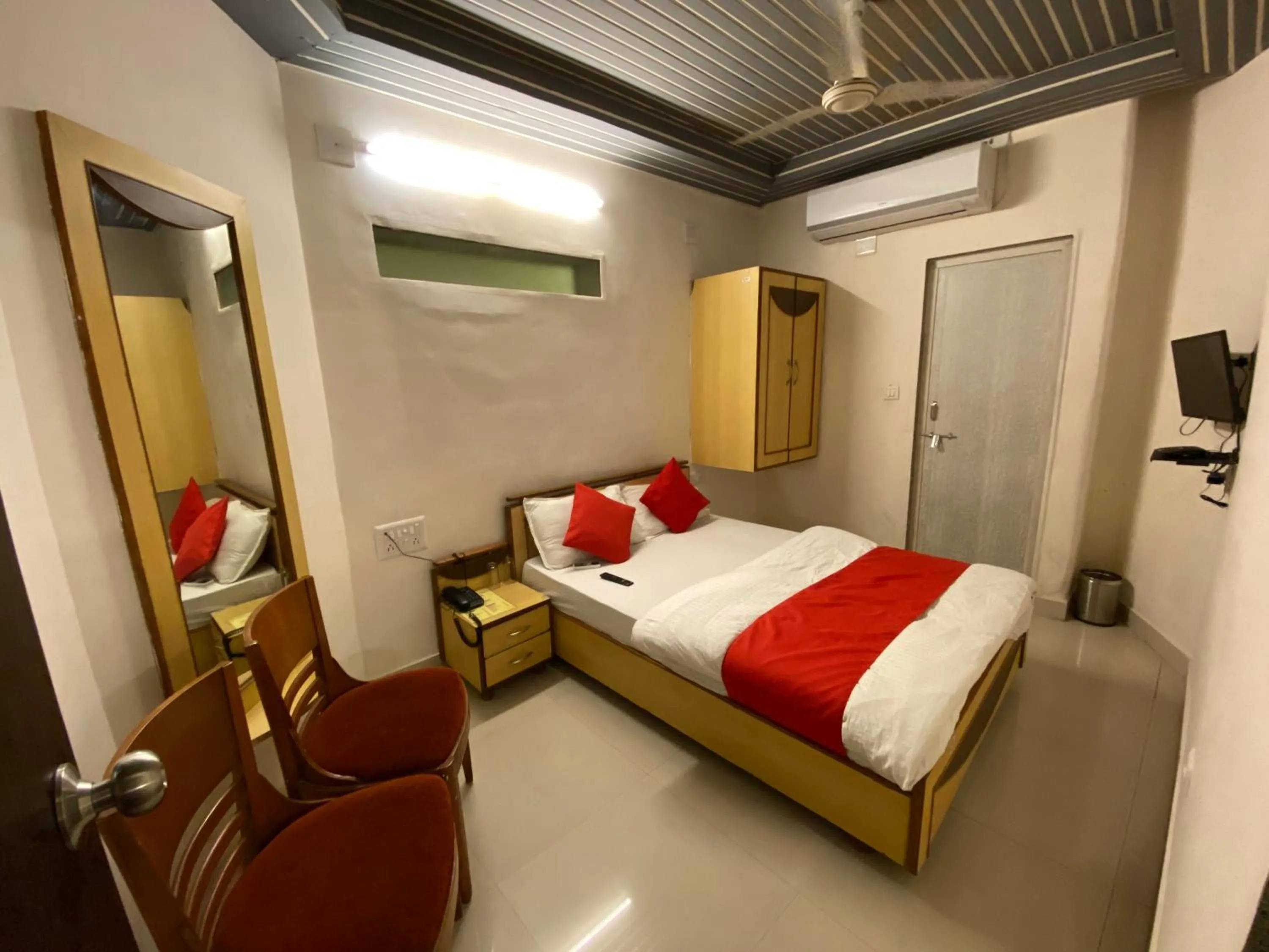 Photo of the whole room, Bed in Hotel Riverfront