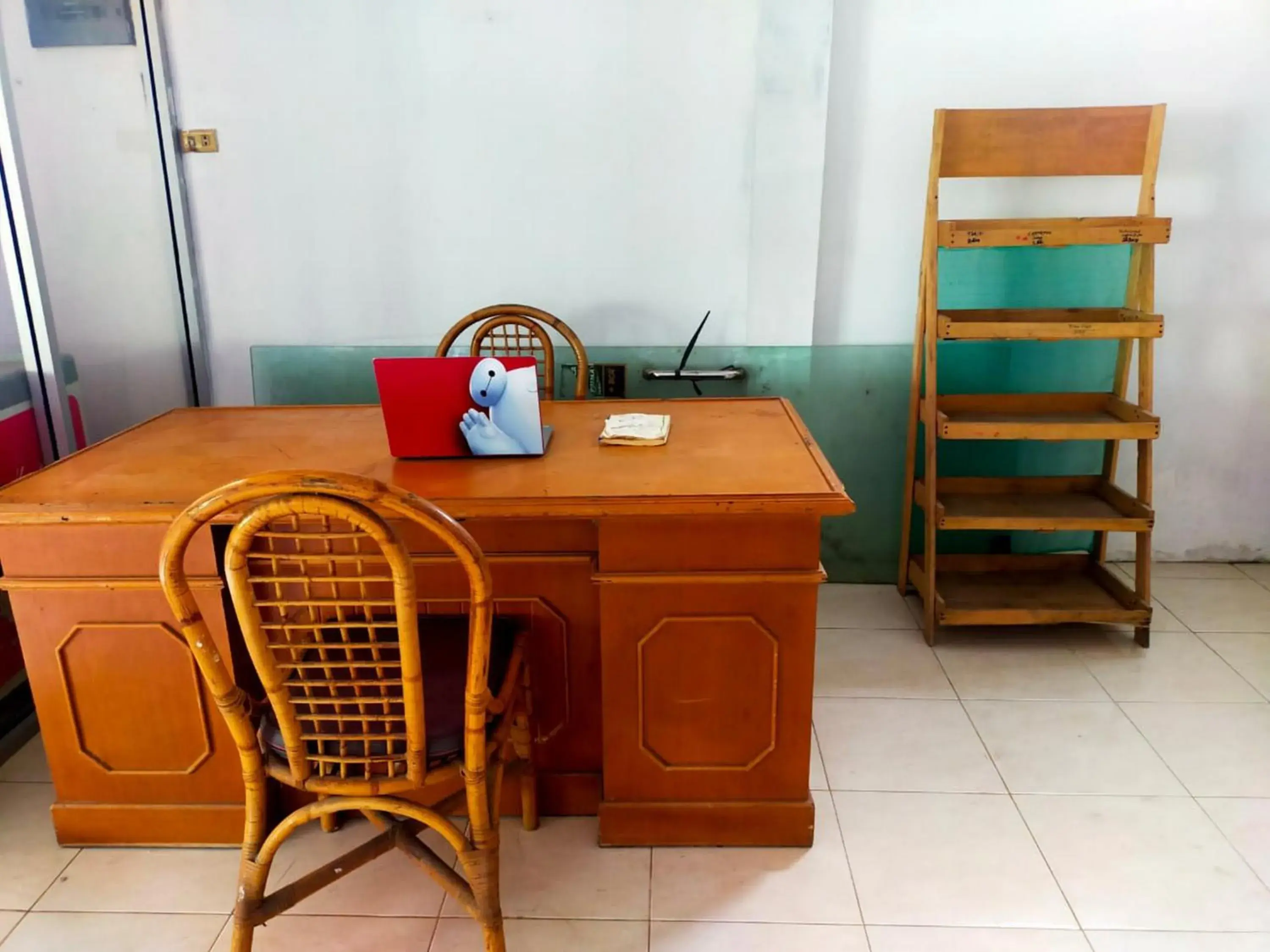 Property building in Ombai Guest House 27 Syariah Mitra RedDoorz Property building in Ombai Guest House 27 Syariah Mitra RedDoorz