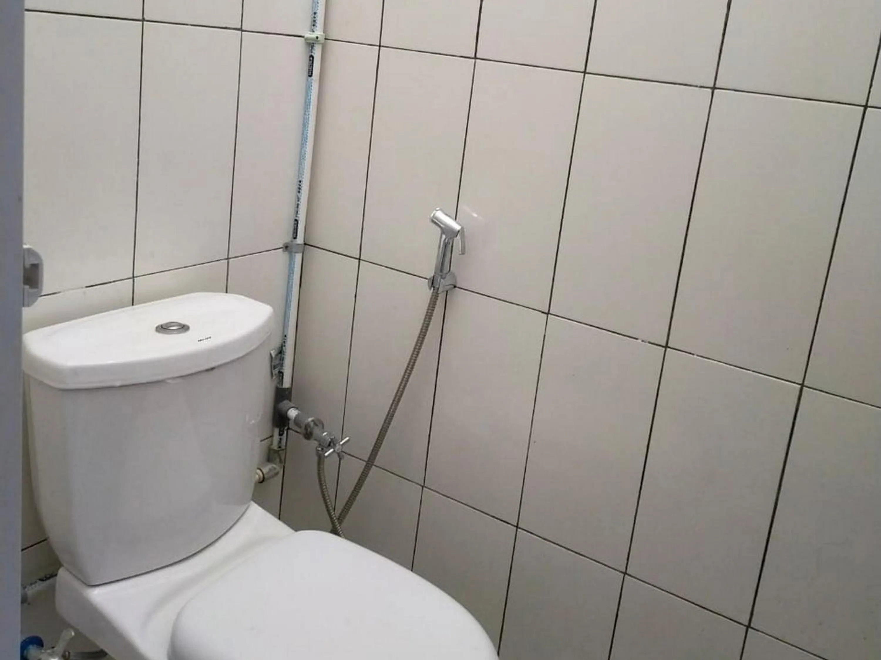 Bathroom in Ombai Guest House 27 Syariah Mitra RedDoorz