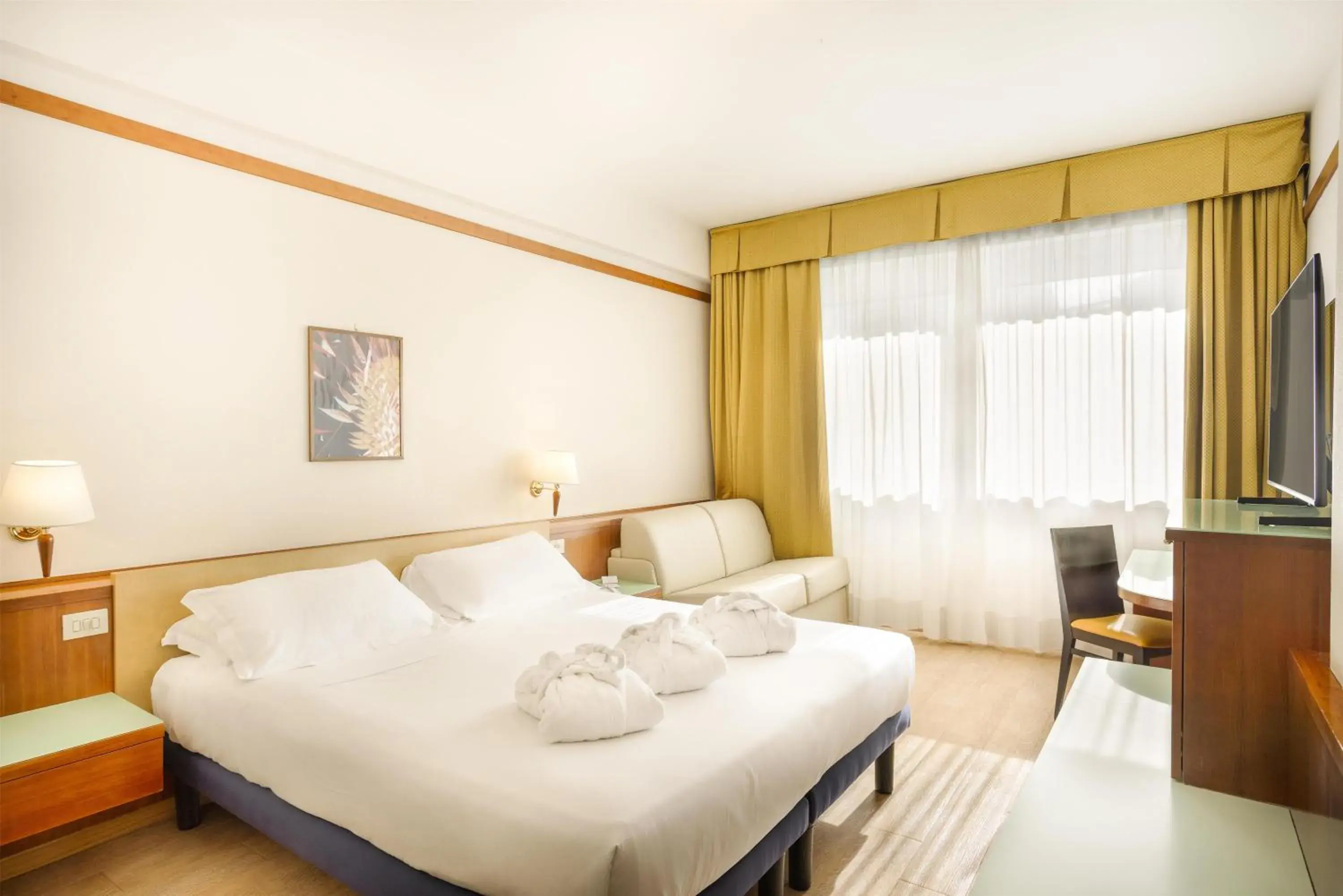 Bedroom, Bed in Best Western City Hotel Bedroom, Bed in Best Western City Hotel