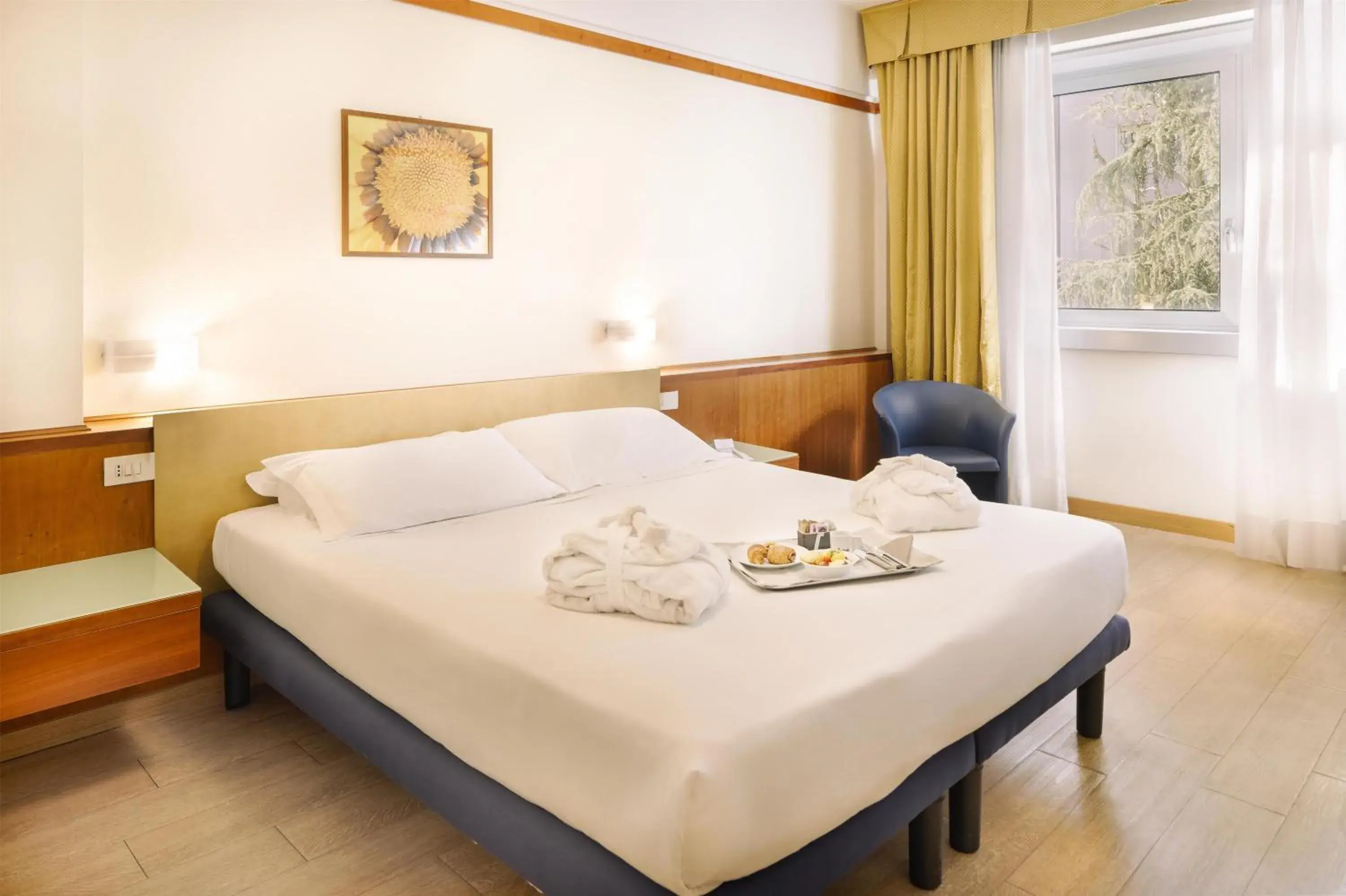 Bedroom, Bed in Best Western City Hotel Bedroom, Bed in Best Western City Hotel