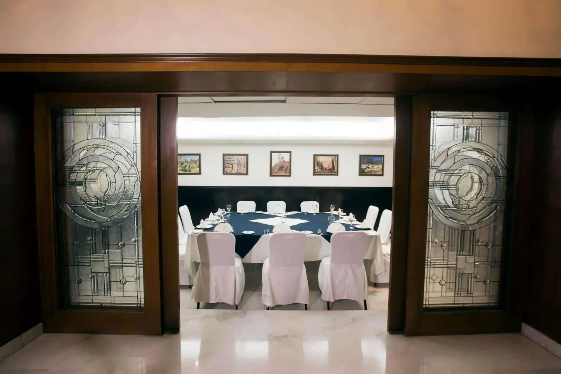 Restaurant/places to eat in Bel Air Business Salamanca, Trademark by Wyndham Restaurant/places to eat in Bel Air Business Salamanca, Trademark by Wyndham