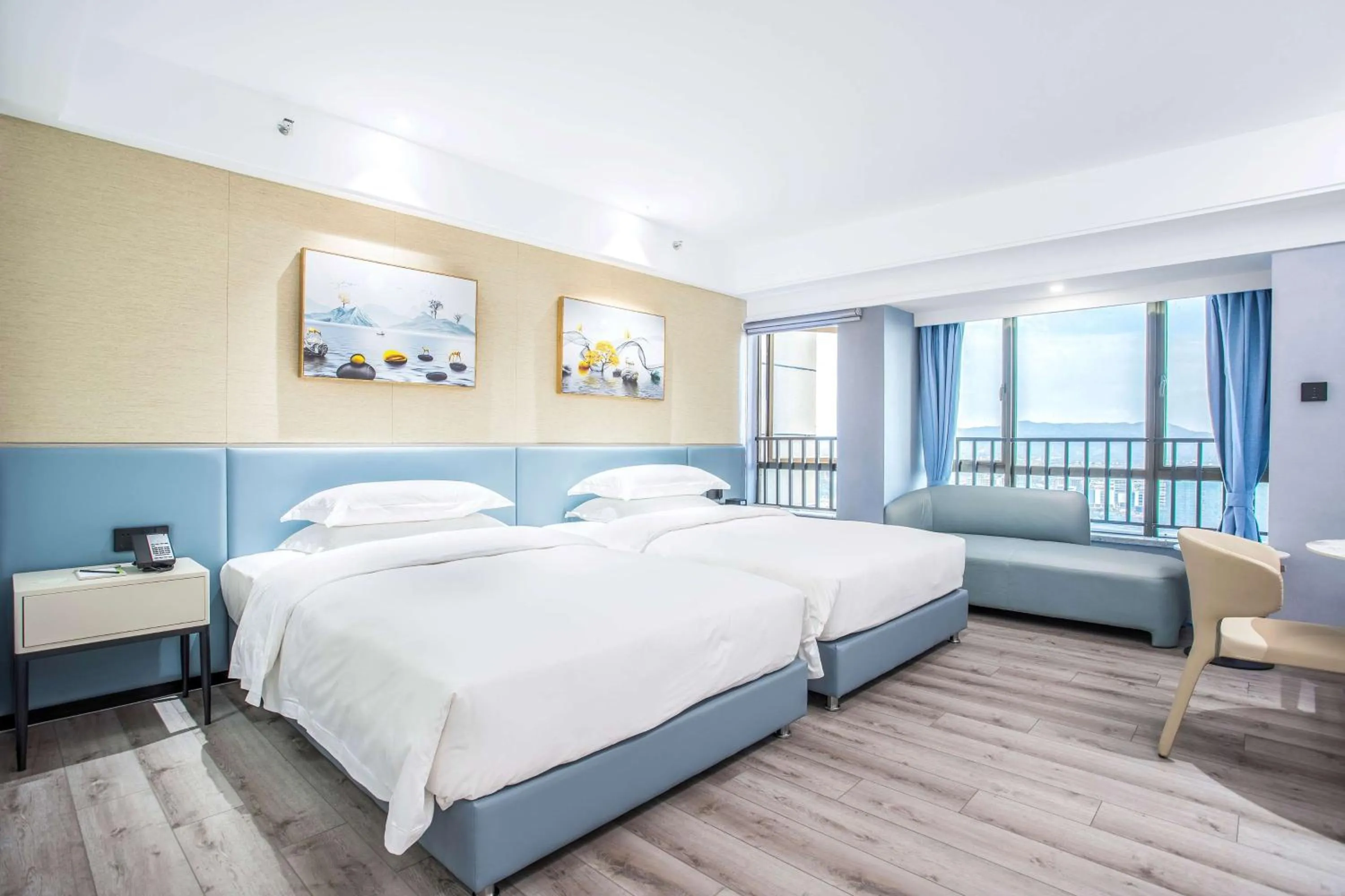 Photo of the whole room in Wyndham Garden Heyuan