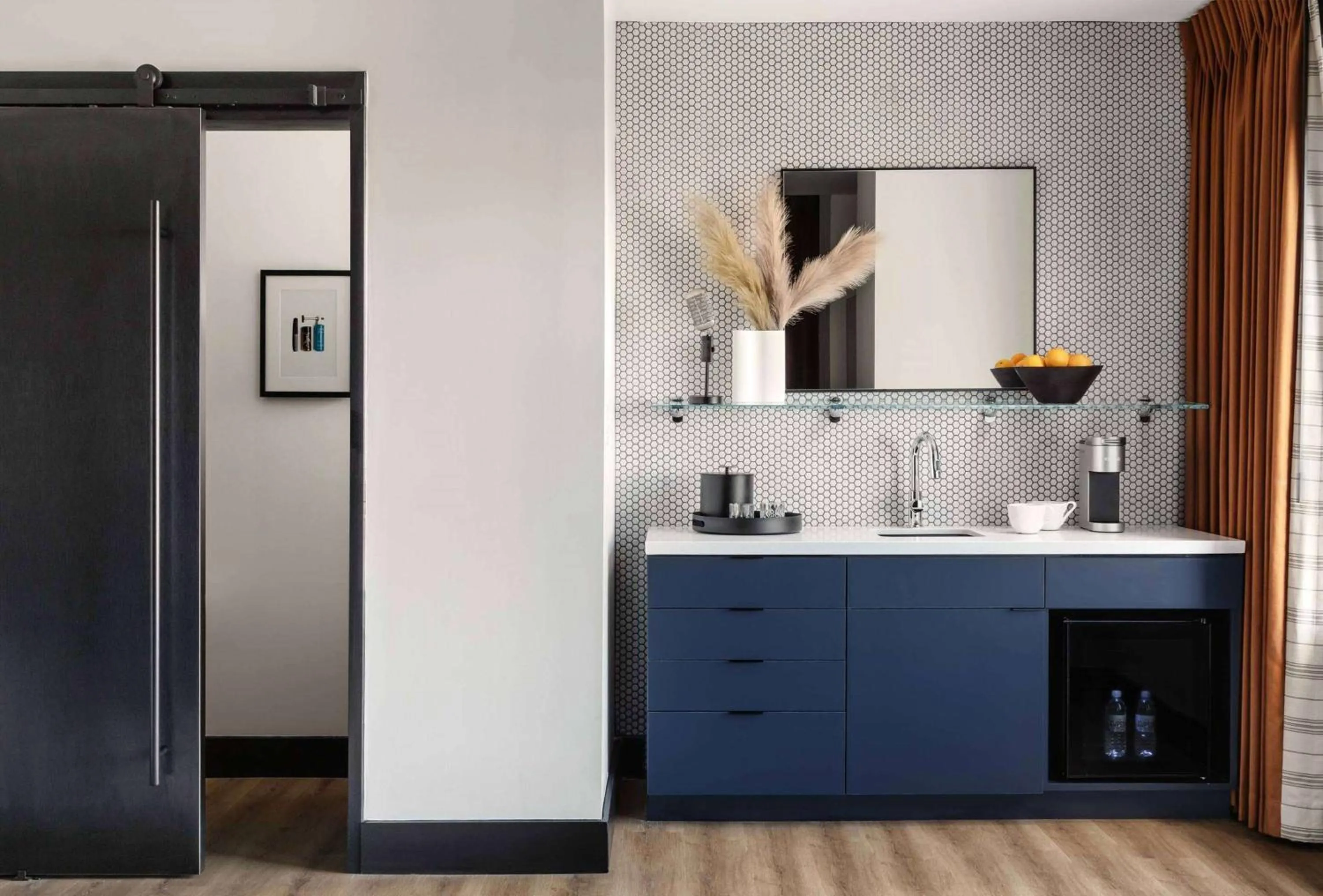 Photo of the whole room in Hotel Tupelo, a Wyndham Hotel