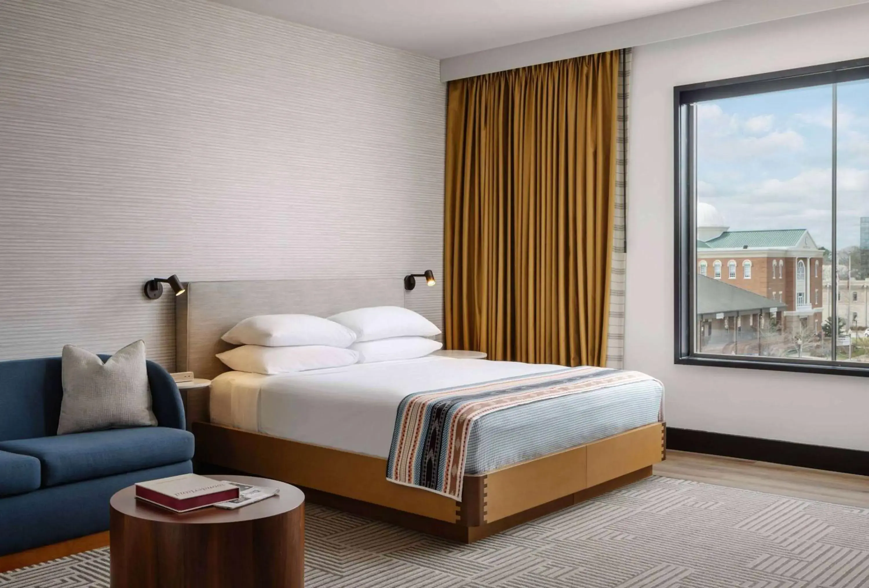 1 King Bed, Deluxe Mobility Accessible Room, Bathtub w/ Grab Bars, Non-Smoking in Hotel Tupelo, a Wyndham Hotel 1 King Bed, Deluxe Mobility Accessible Room, Bathtub w/ Grab Bars, Non-Smoking in Hotel Tupelo, a Wyndham Hotel