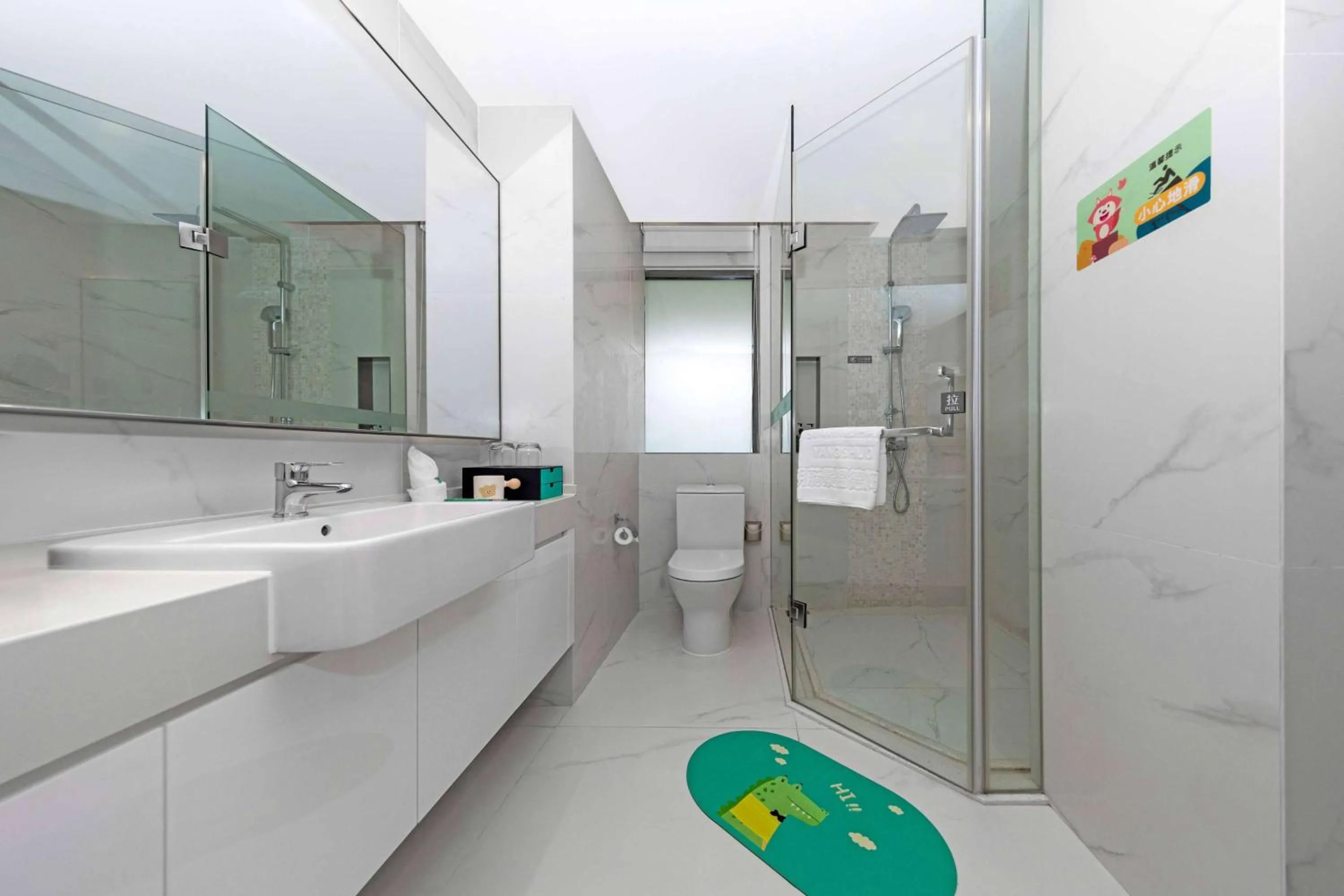 Shower in Wingate By Wyndham Yangshuo