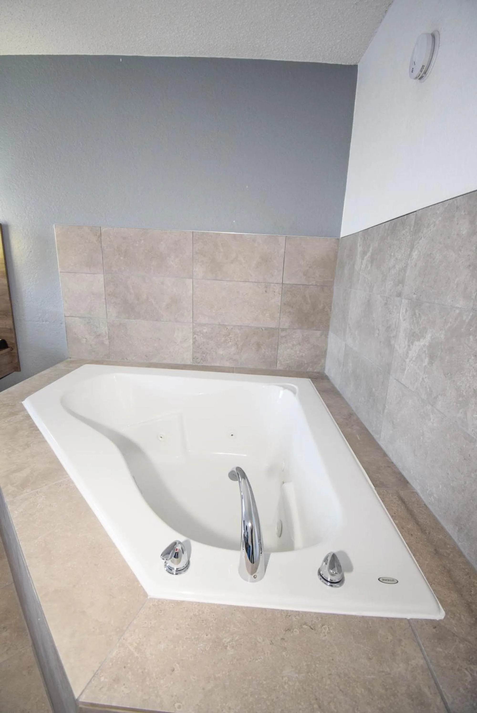 Hot Tub in Quality Inn & Suites Sulphur Springs