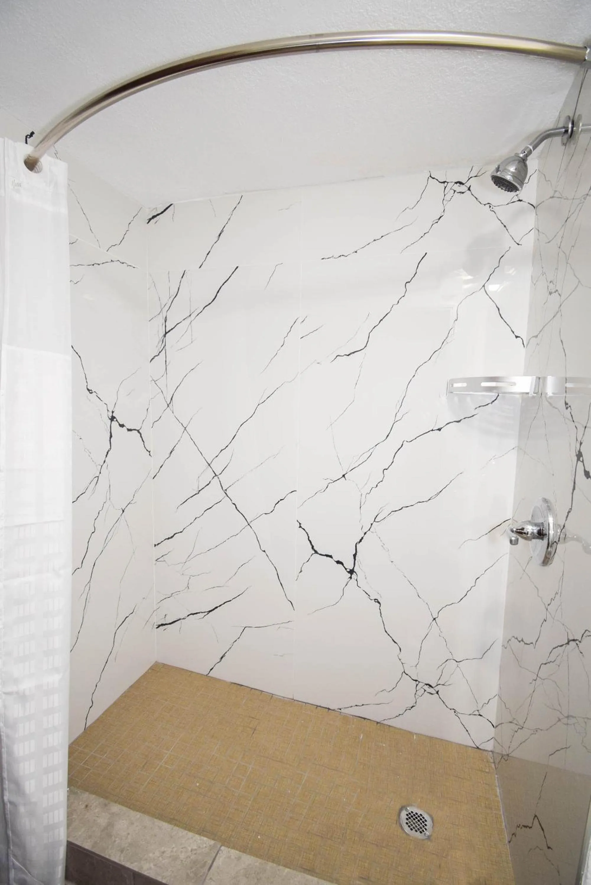 Shower in Quality Inn & Suites Sulphur Springs