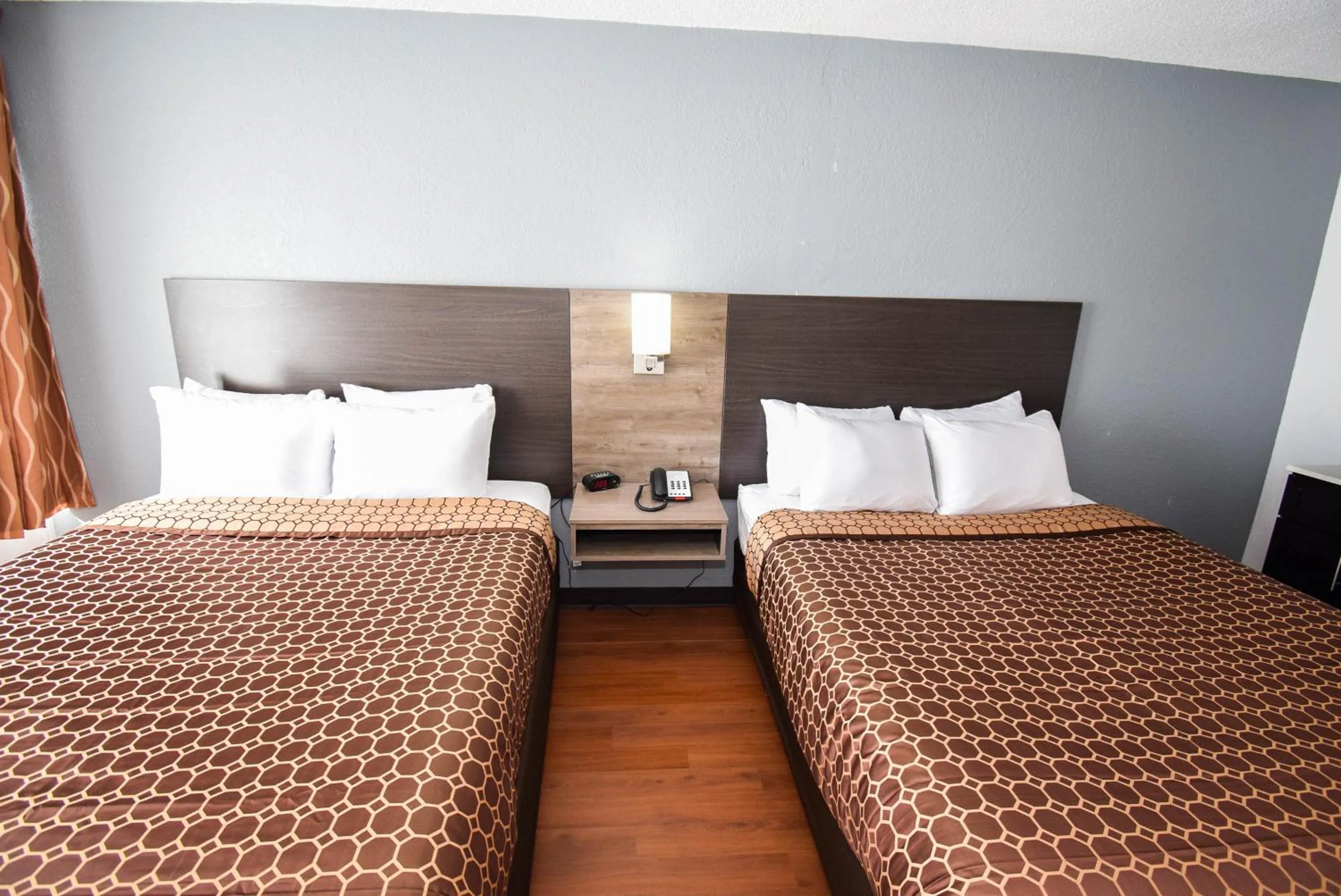 Bed in Quality Inn & Suites Sulphur Springs