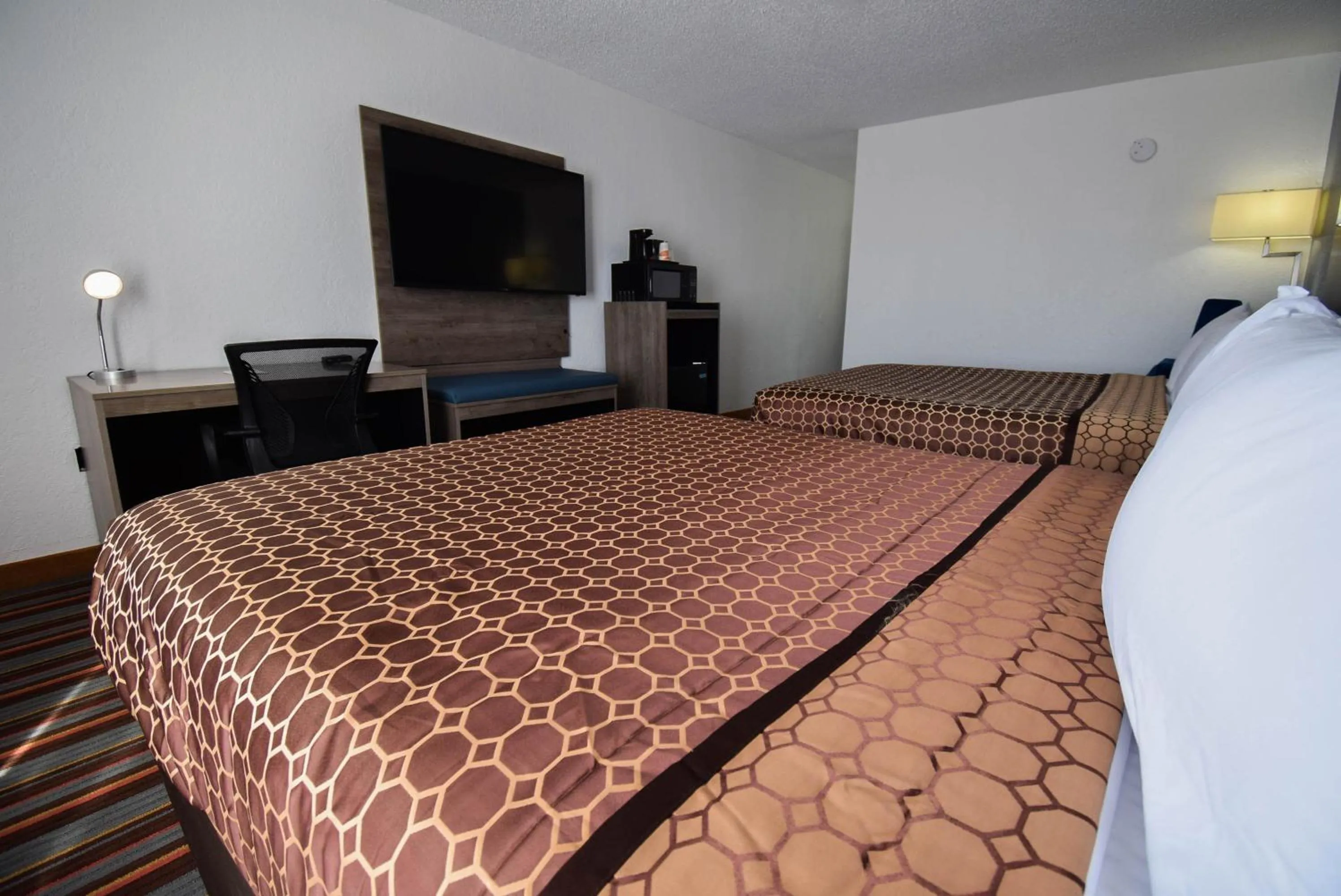 Bed in Quality Inn & Suites Sulphur Springs