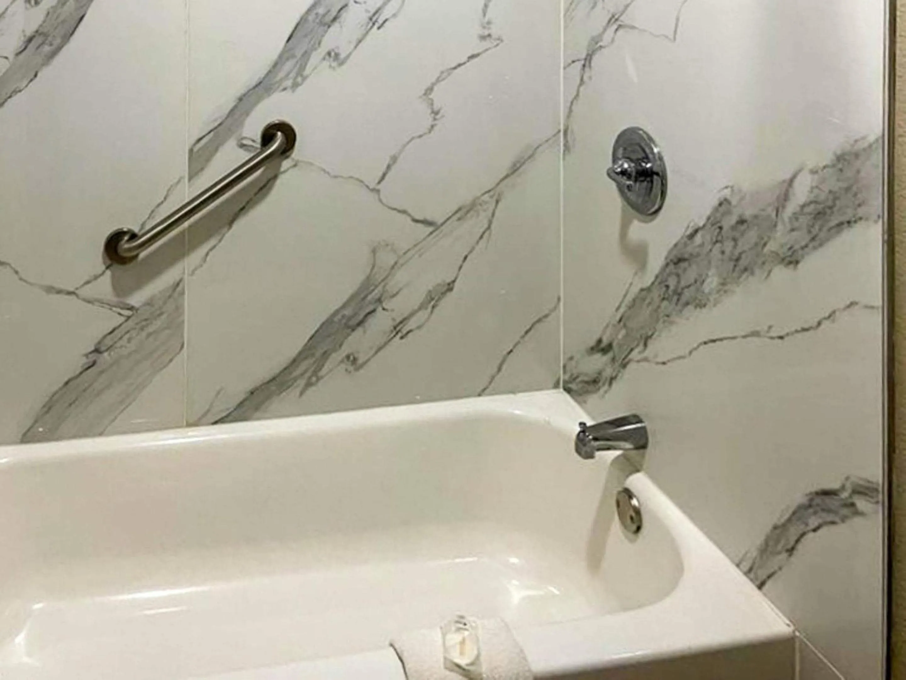 Bedroom in Suburban Studios Columbia - Harbison