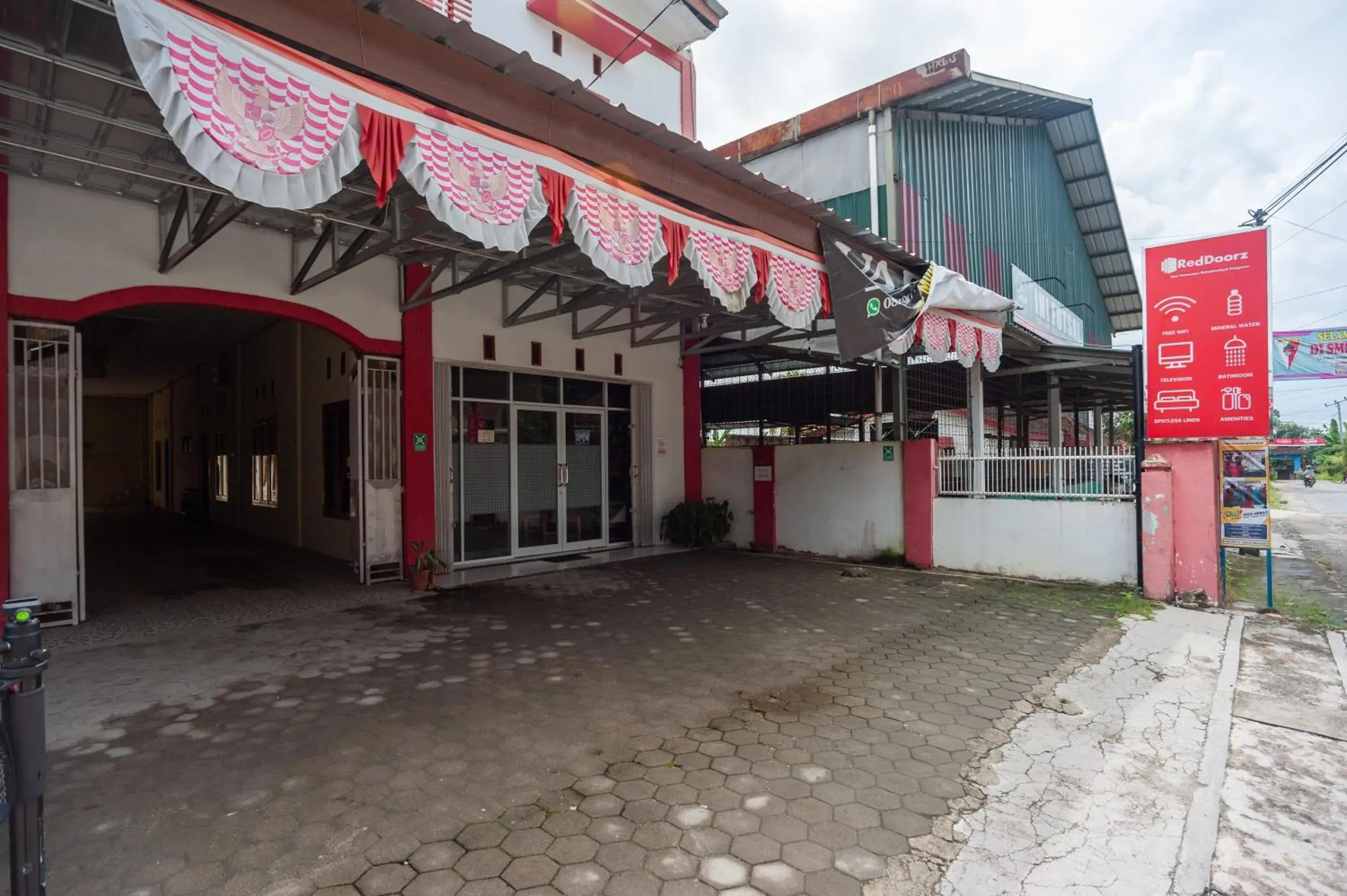 Property building in RedDoorz near Universitas Muhammadiyah Pringsewu Property building in RedDoorz near Universitas Muhammadiyah Pringsewu