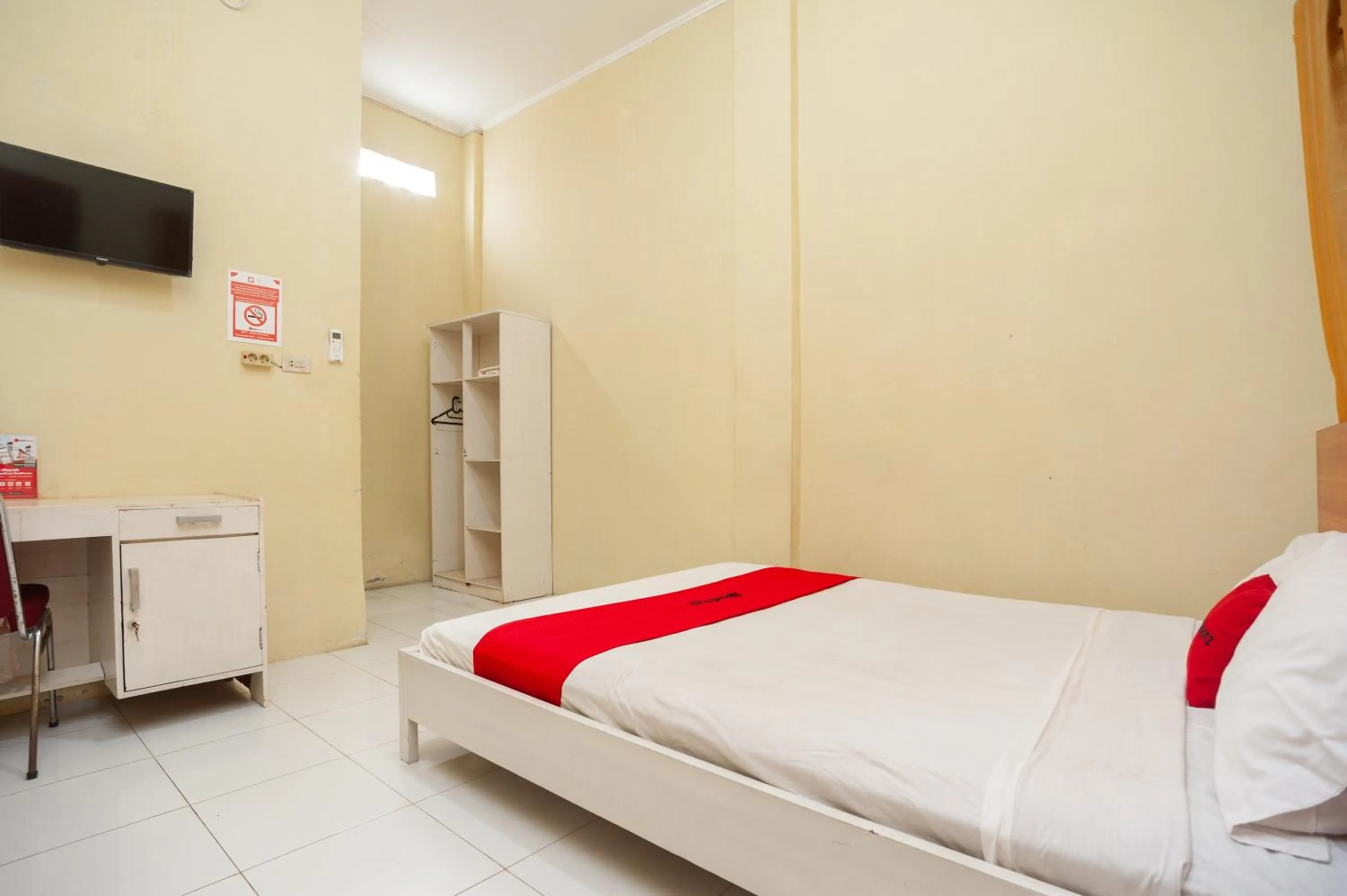 Bed in RedDoorz near Universitas Muhammadiyah Pringsewu