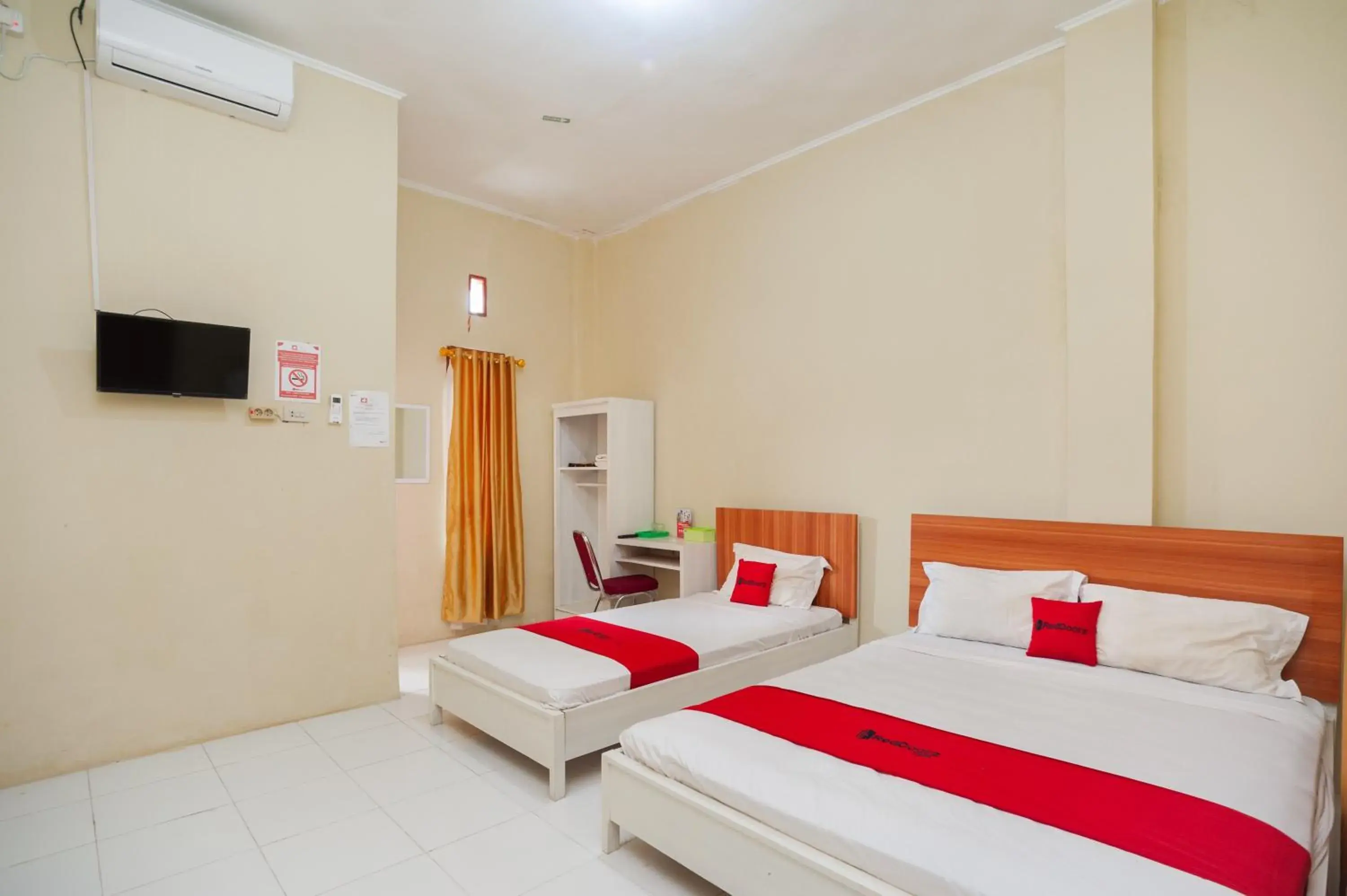 Bed in RedDoorz near Universitas Muhammadiyah Pringsewu Bed in RedDoorz near Universitas Muhammadiyah Pringsewu