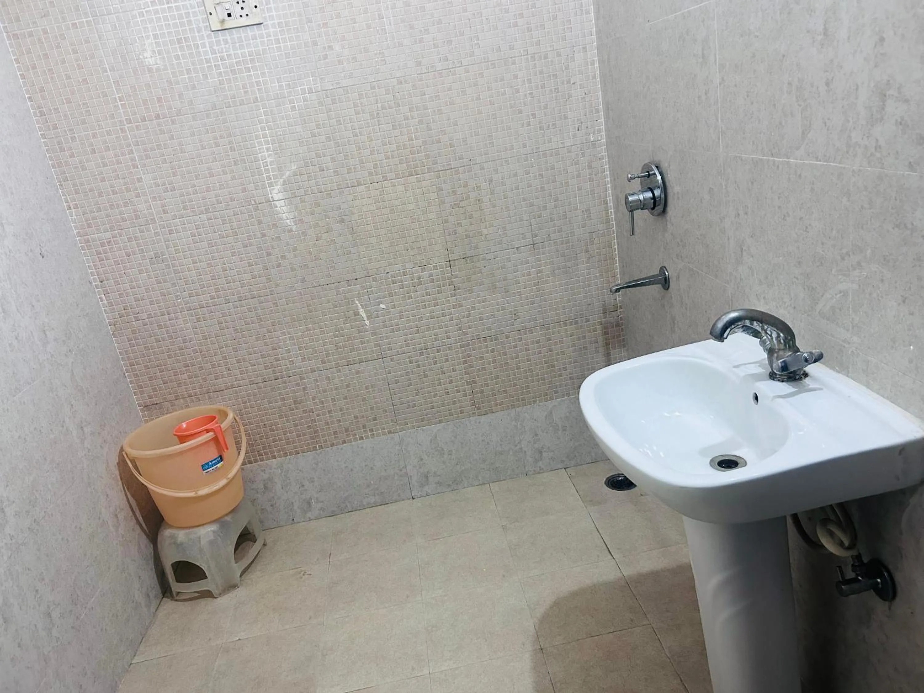 Shower in Sunrise hotel