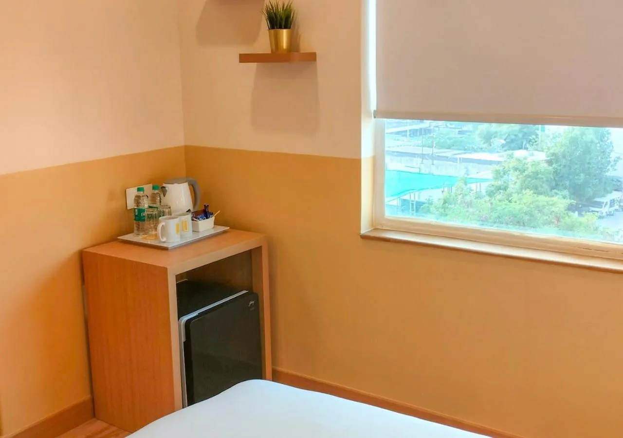 Kitchen or kitchenette, Bed in Bloom Hotel - HITEC City