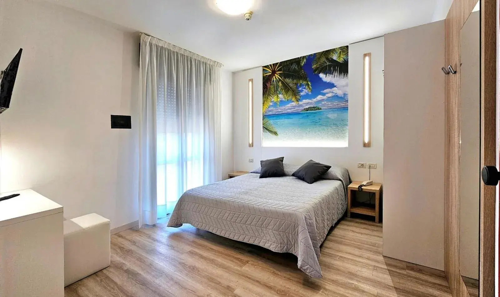 Double or Twin Room with Beach Access and Free Parking in Hotel Panorama Double or Twin Room with Beach Access and Free Parking in Hotel Panorama