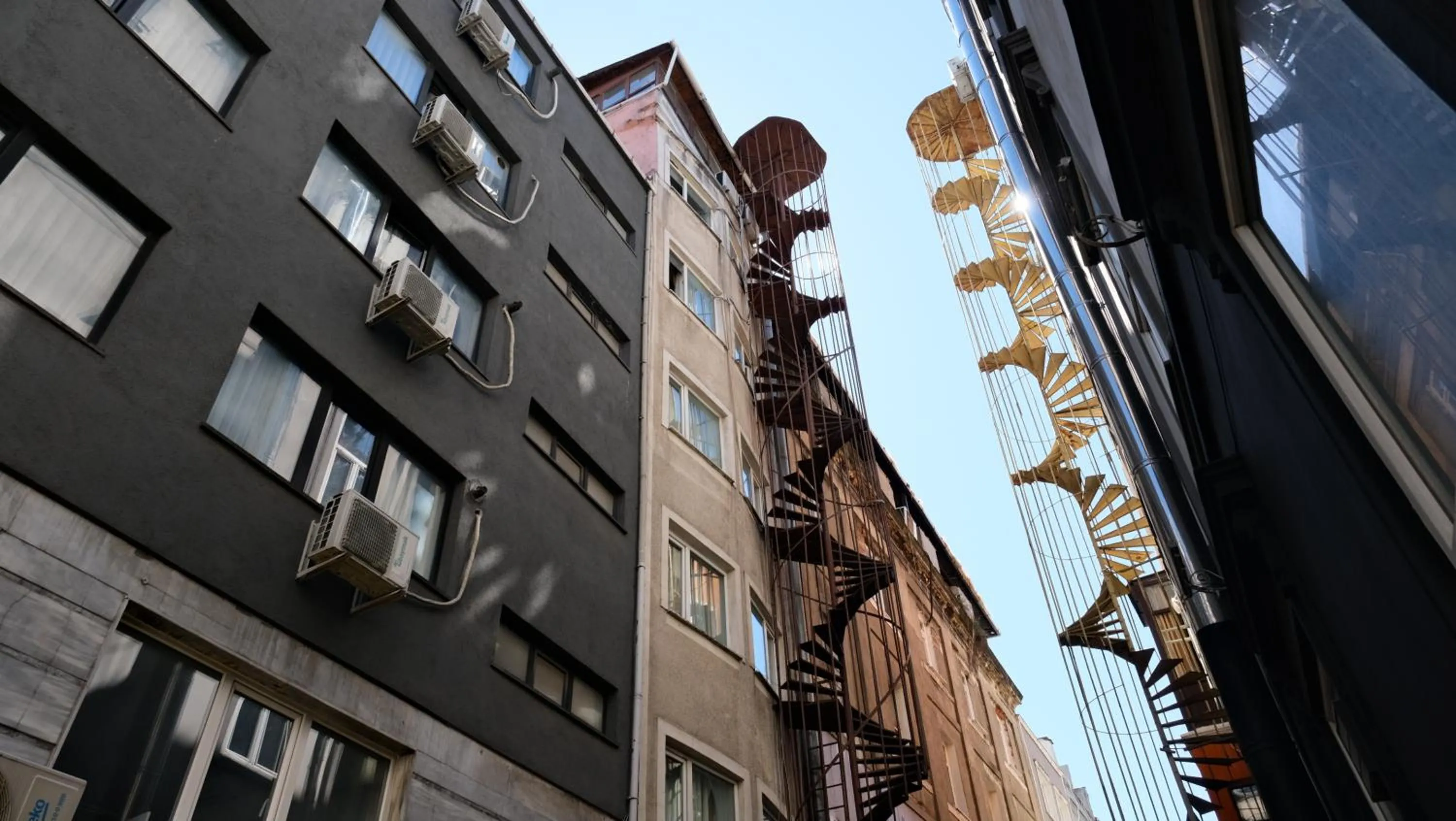Property building in Simon Hotel