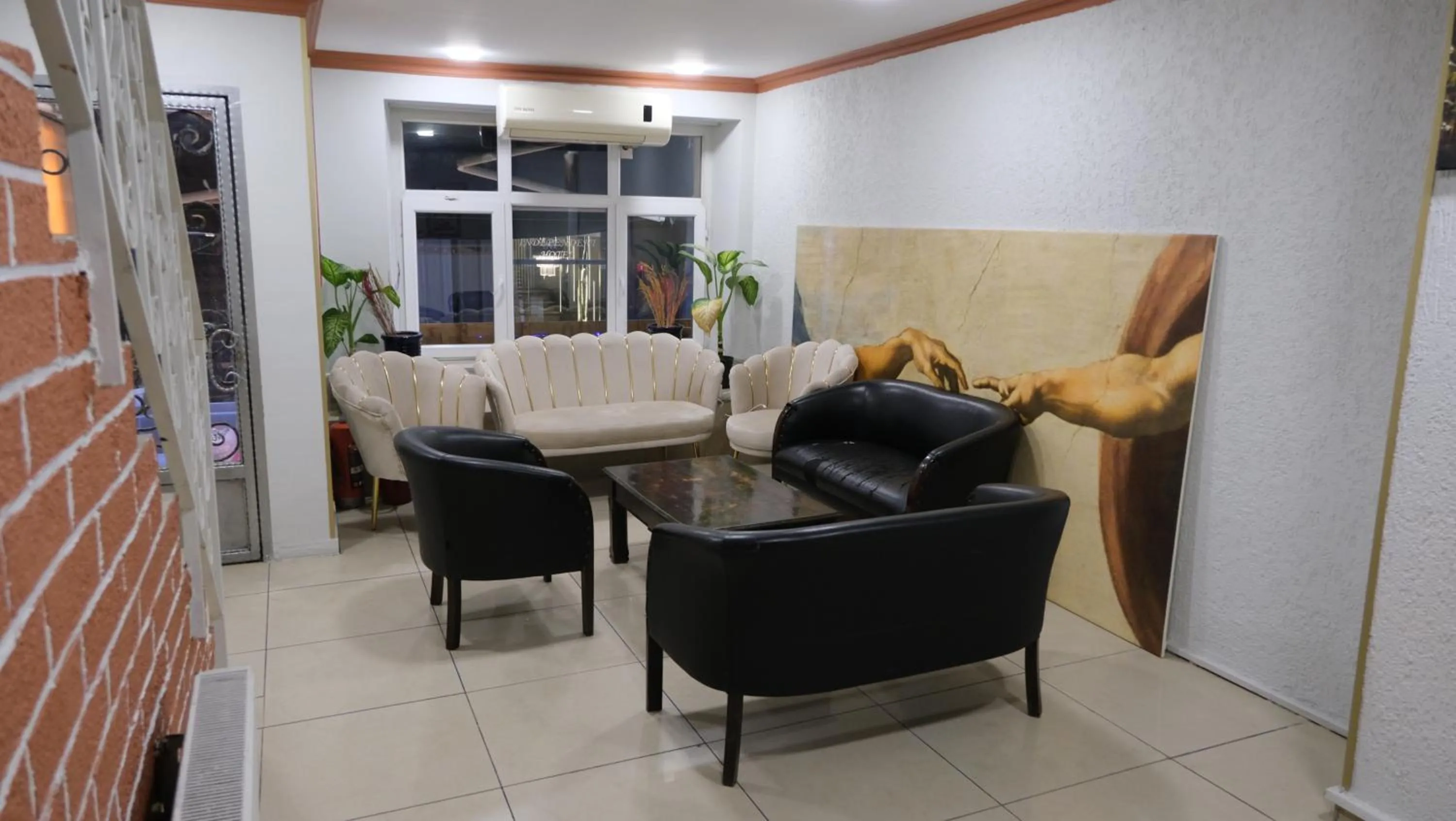Seating area in Simon Hotel