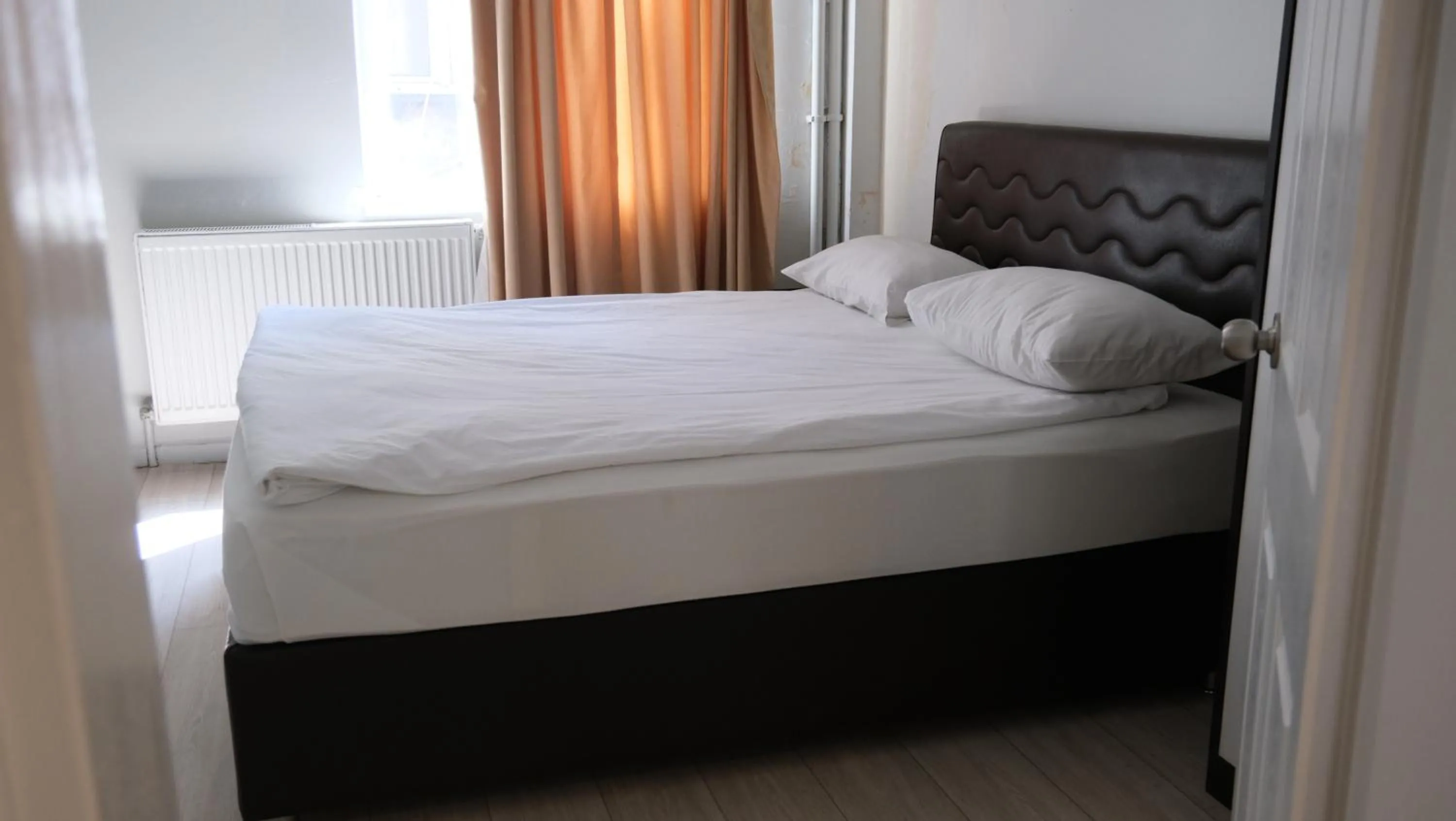 Photo of the whole room, Bed in Simon Hotel