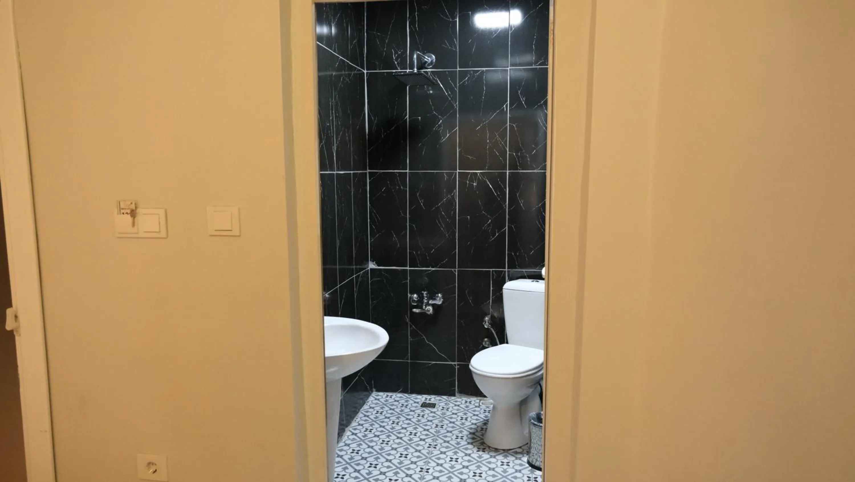 Toilet in Simon Hotel