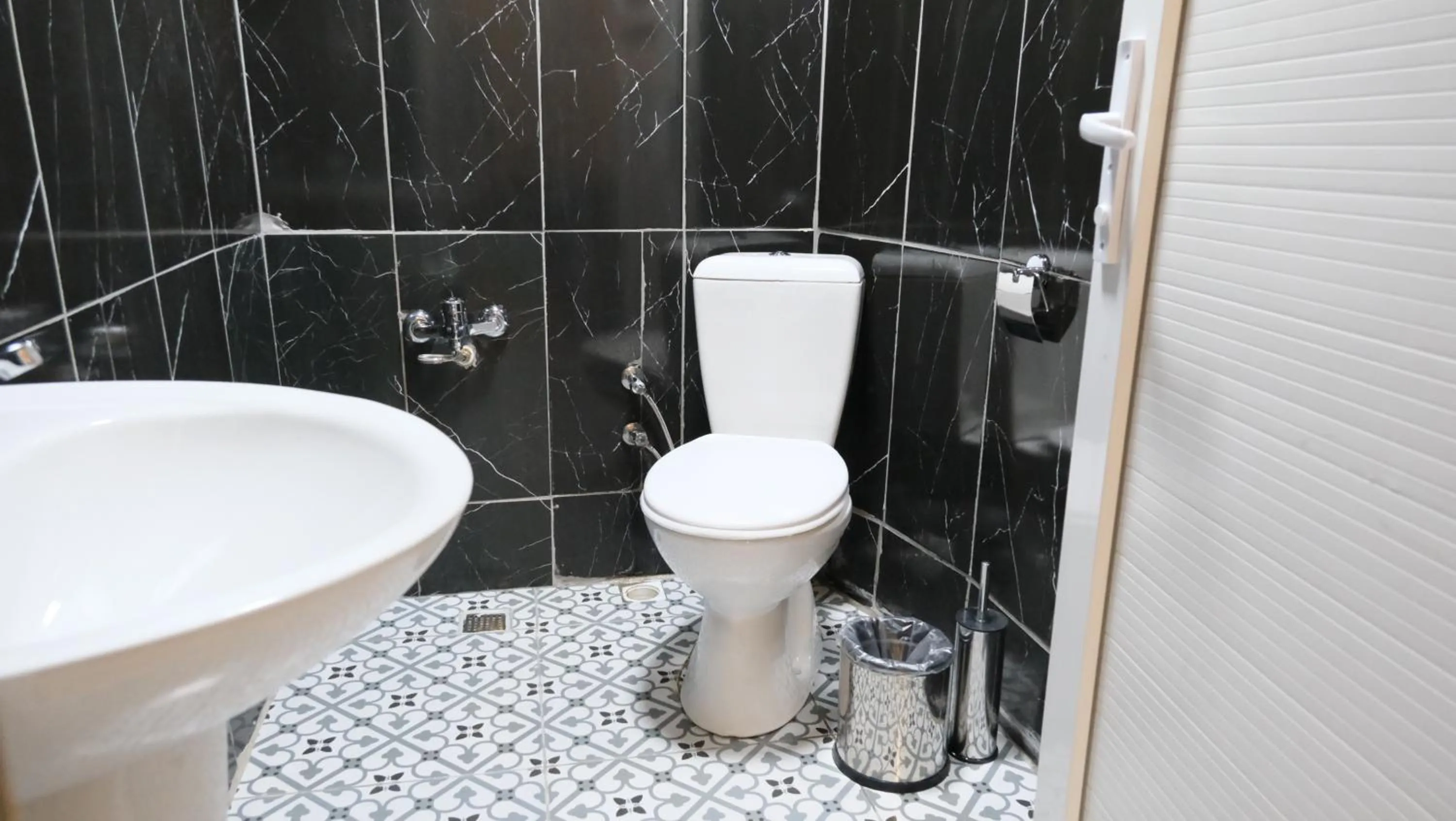 Shower in Simon Hotel