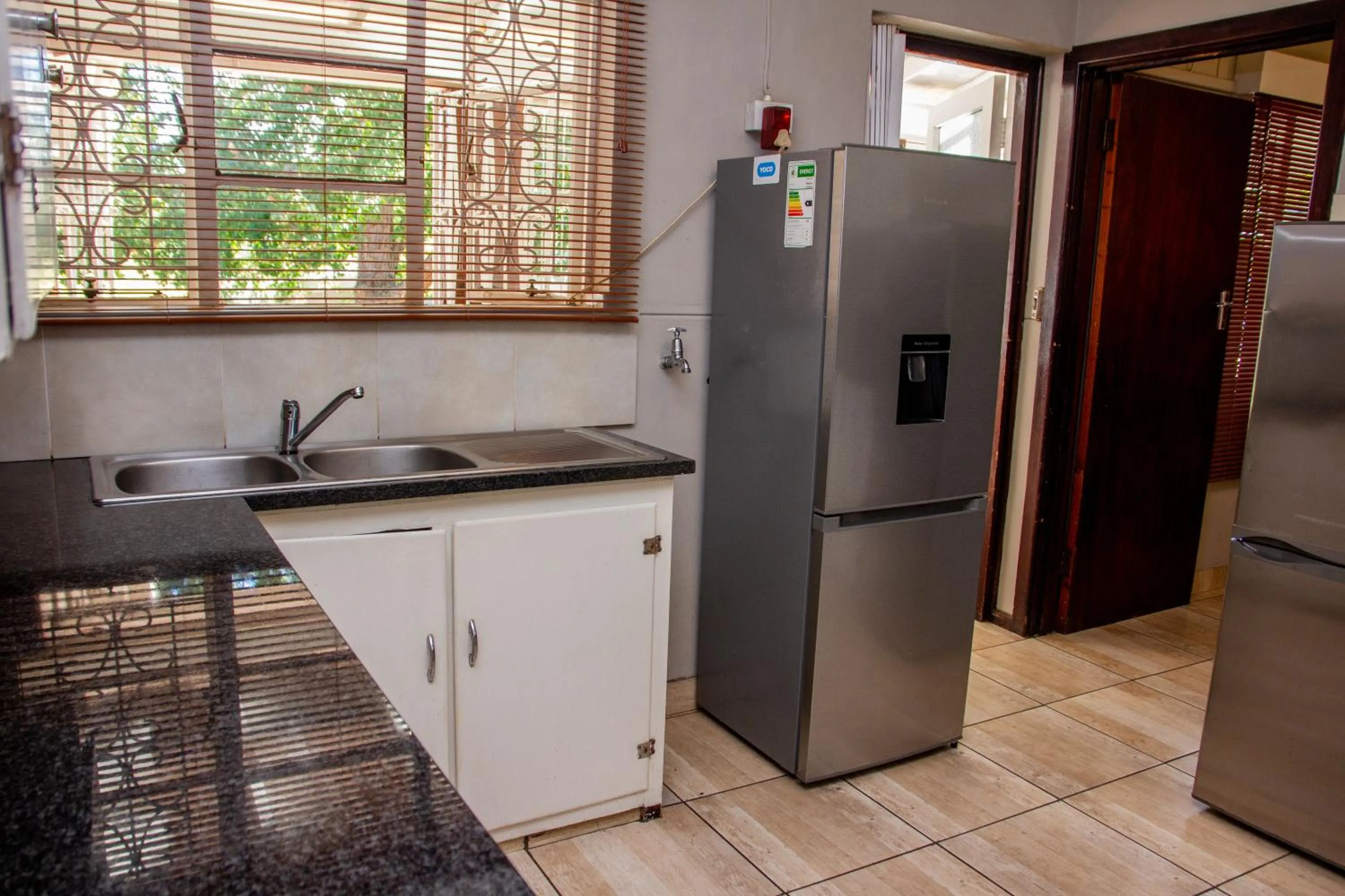 Communal kitchen in BLUEBERRY BED AND BREAKFAST