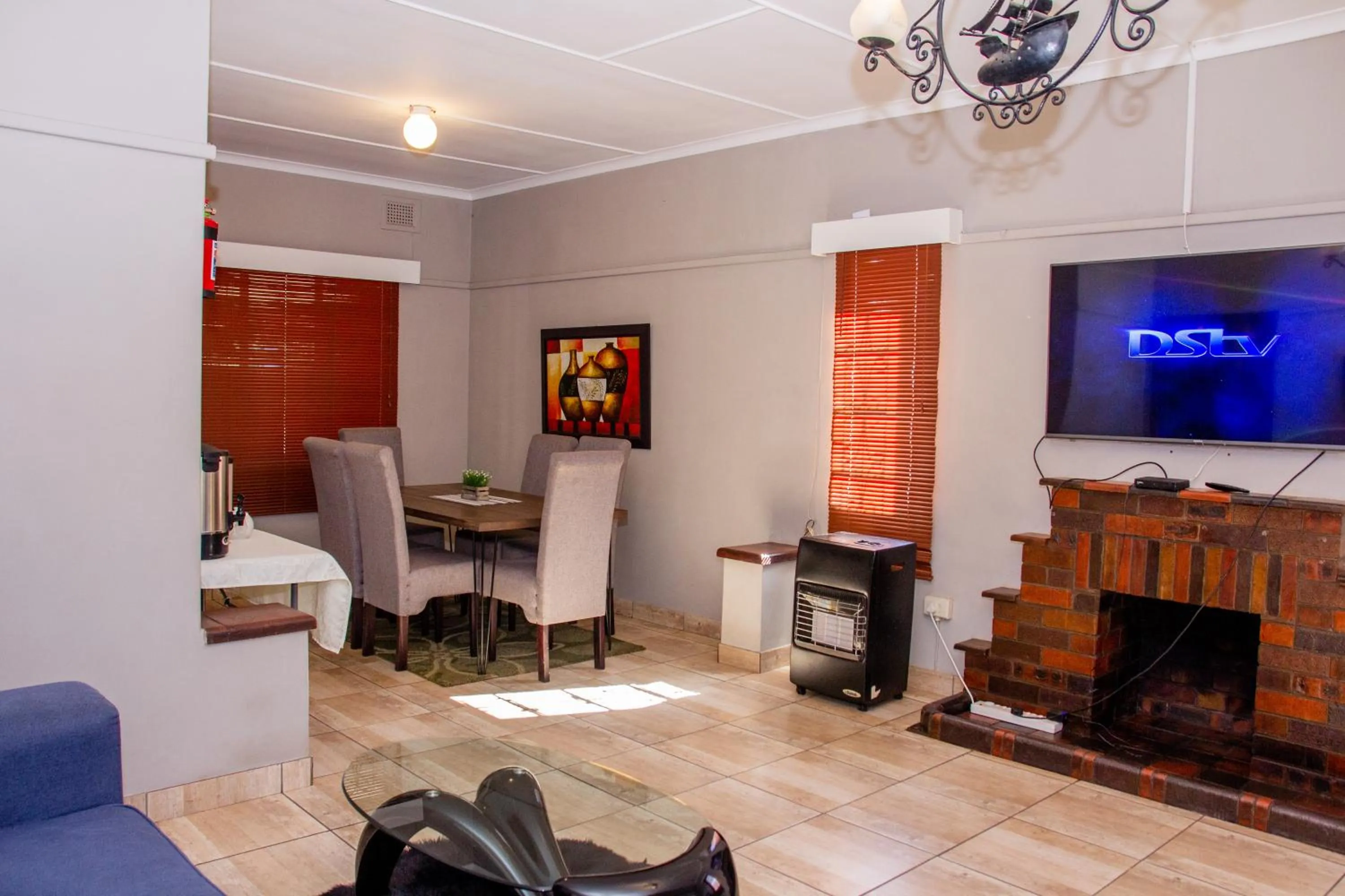 Communal lounge/ TV room in BLUEBERRY BED AND BREAKFAST