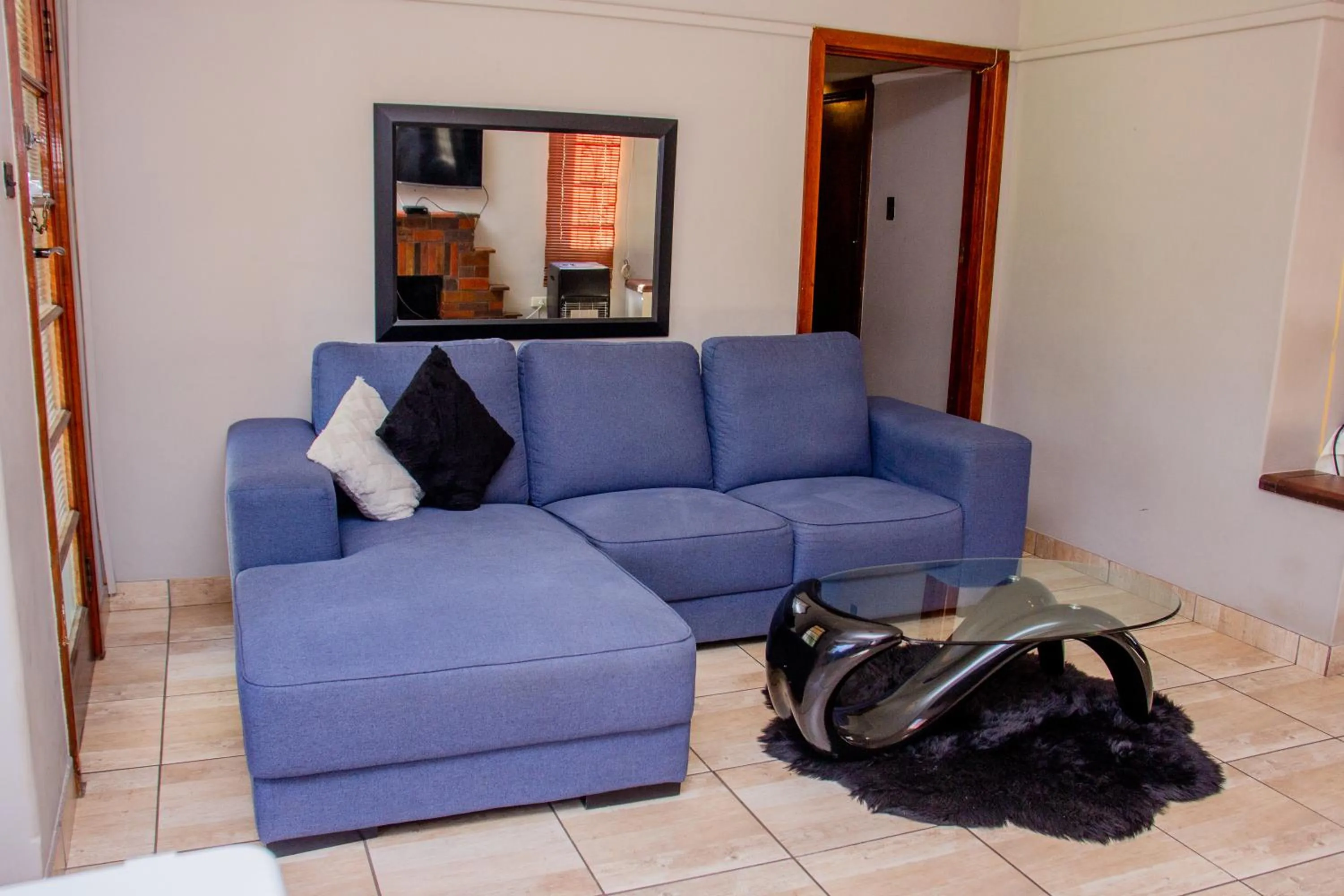 Communal lounge/ TV room in BLUEBERRY BED AND BREAKFAST