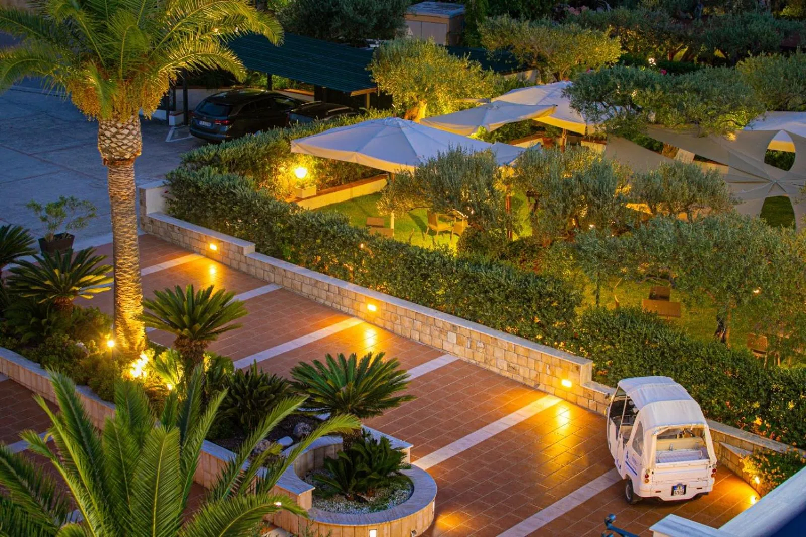 Garden view in Hotel Baia Del Capitano