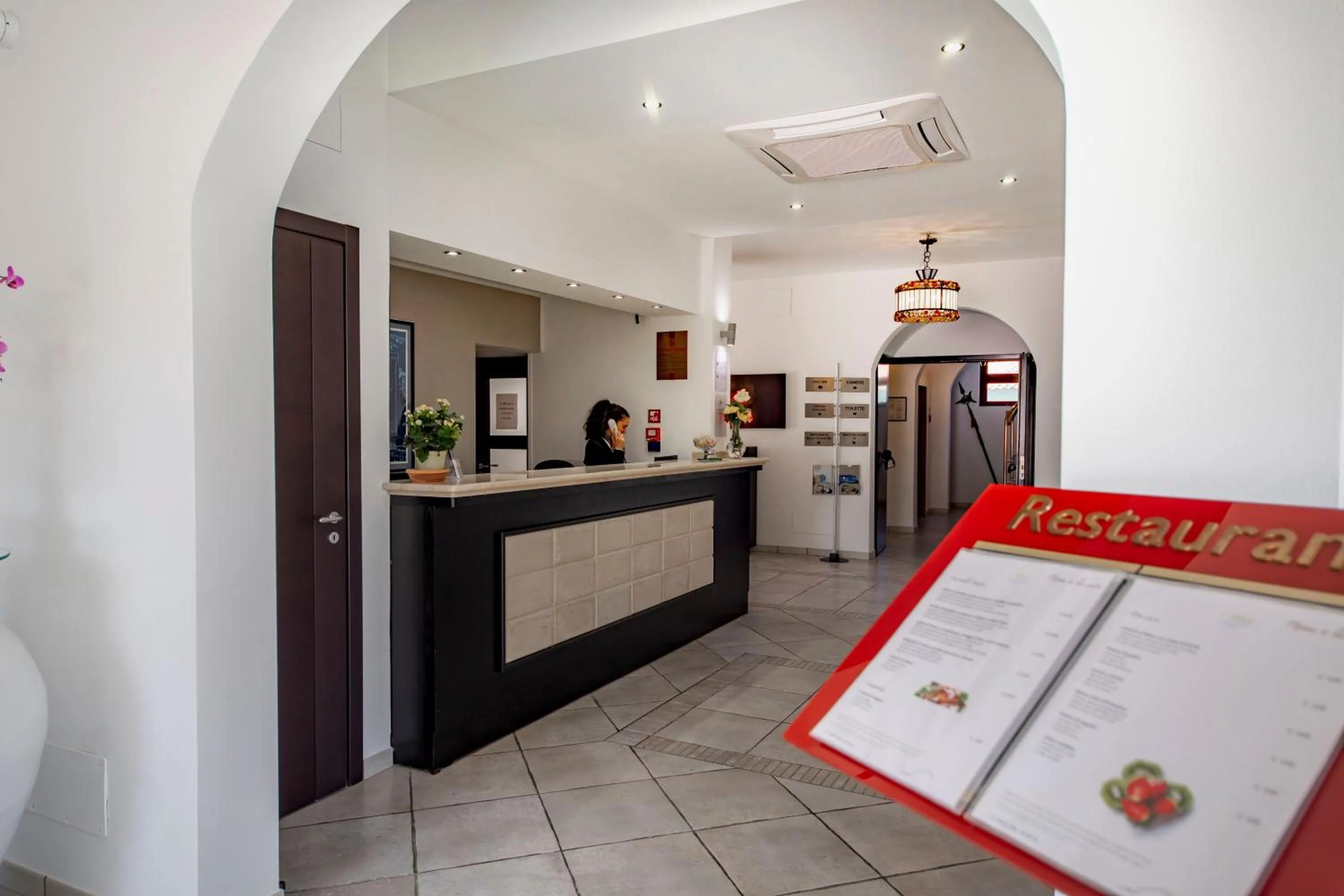 Lobby or reception in Hotel Baia Del Capitano