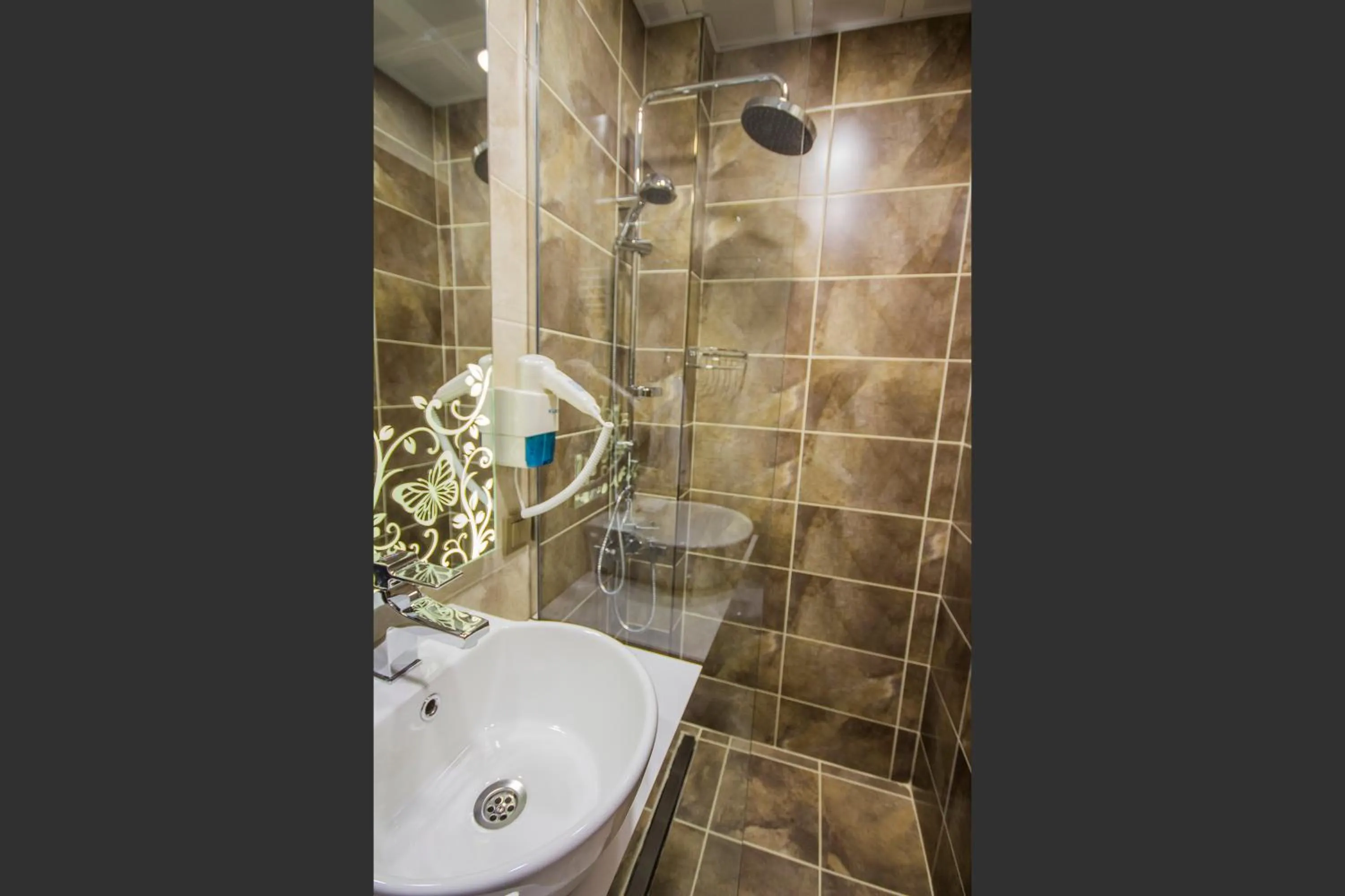 Shower in Taksim Cihangir Fidan Residence Hotel